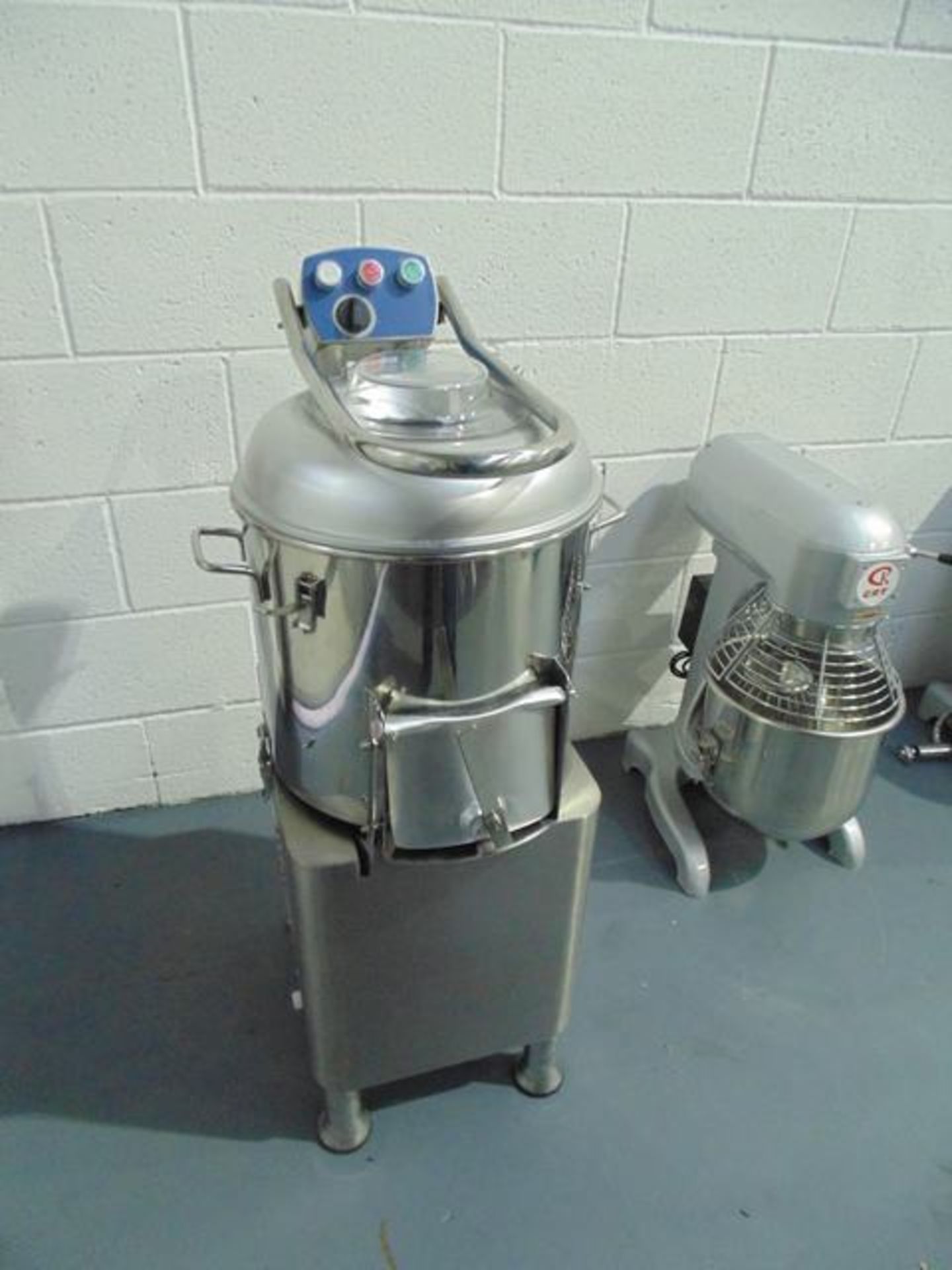 Commercial potato peeler floor standing capacity 400kgs per hour (880LB) the abrasive is highly