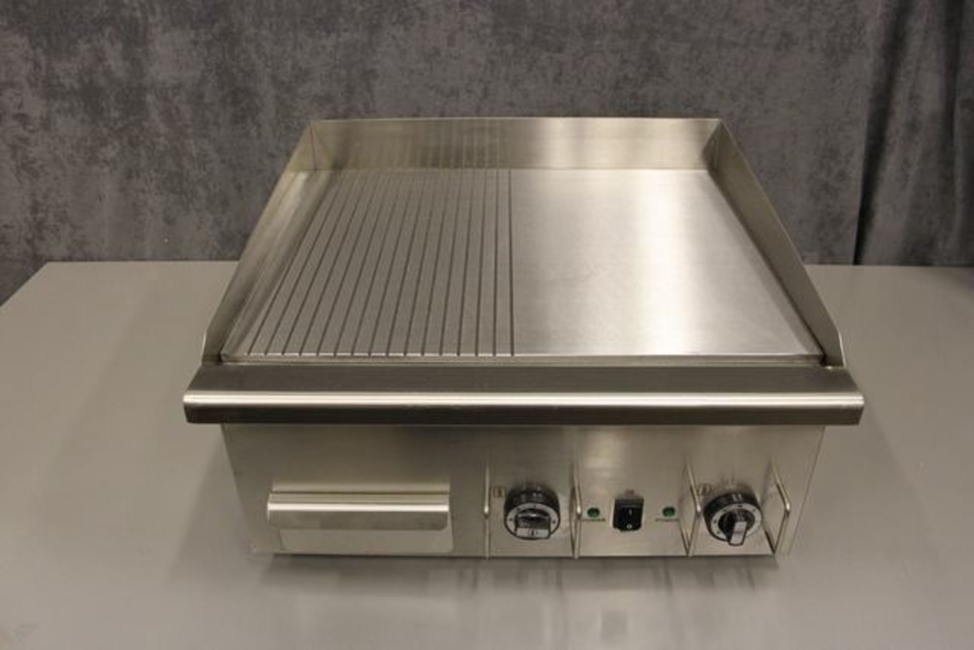 Electric griddle CE marked all stainless steel body polished plate part smooth part ribbed which