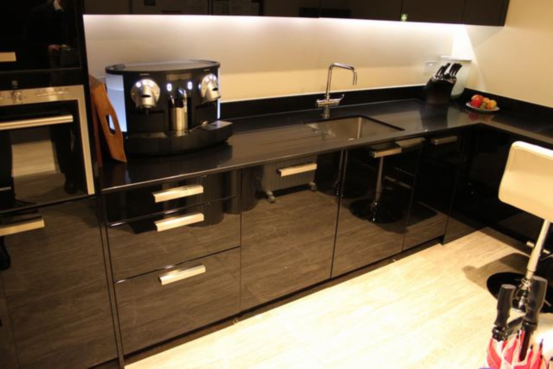 Snaidero Designer Italian kitchen the modern kitchen design that comprises base and wall cabinets