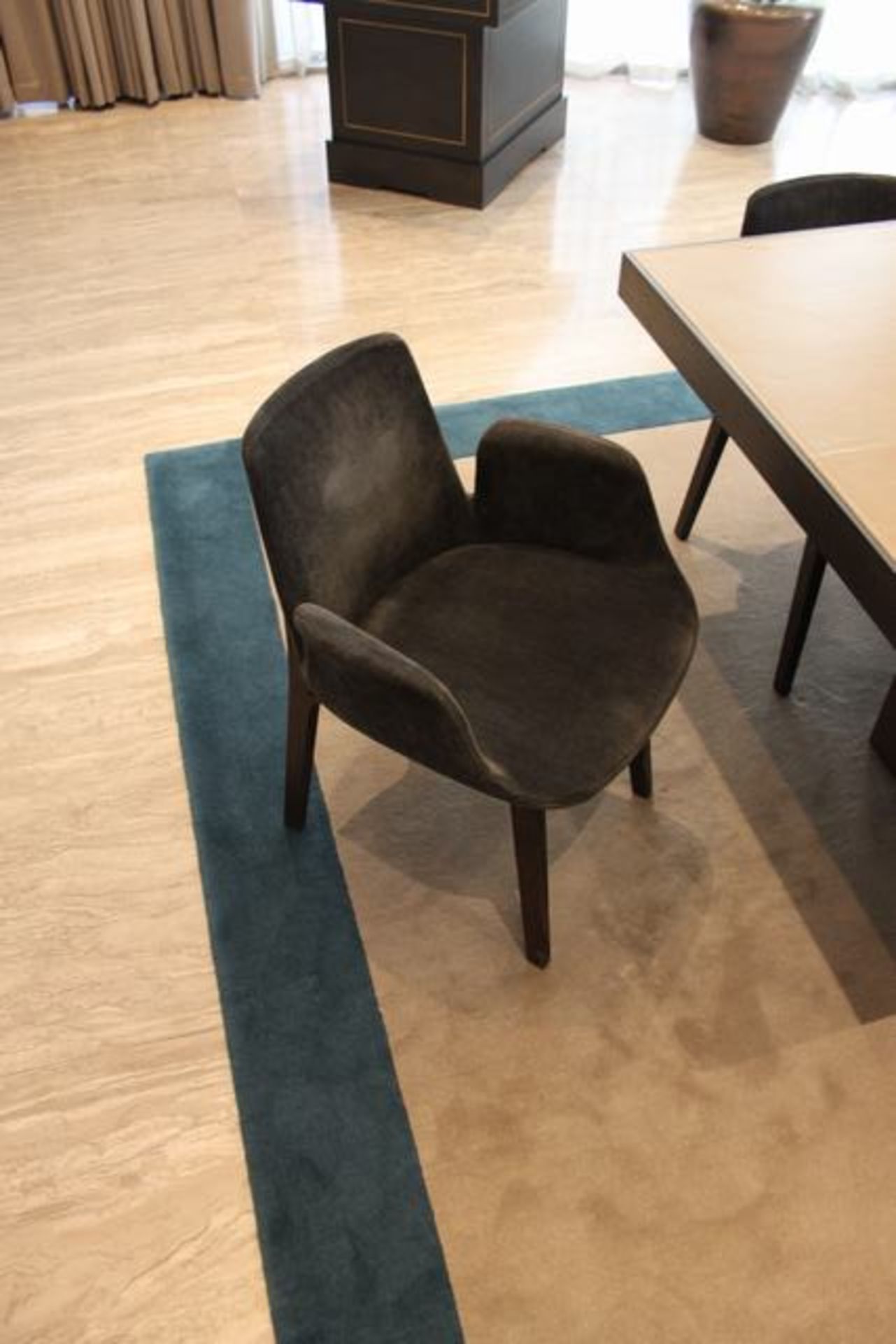 Oak framed board room table with Danish Cream leather top with stiching detail, metal structure with - Image 4 of 5