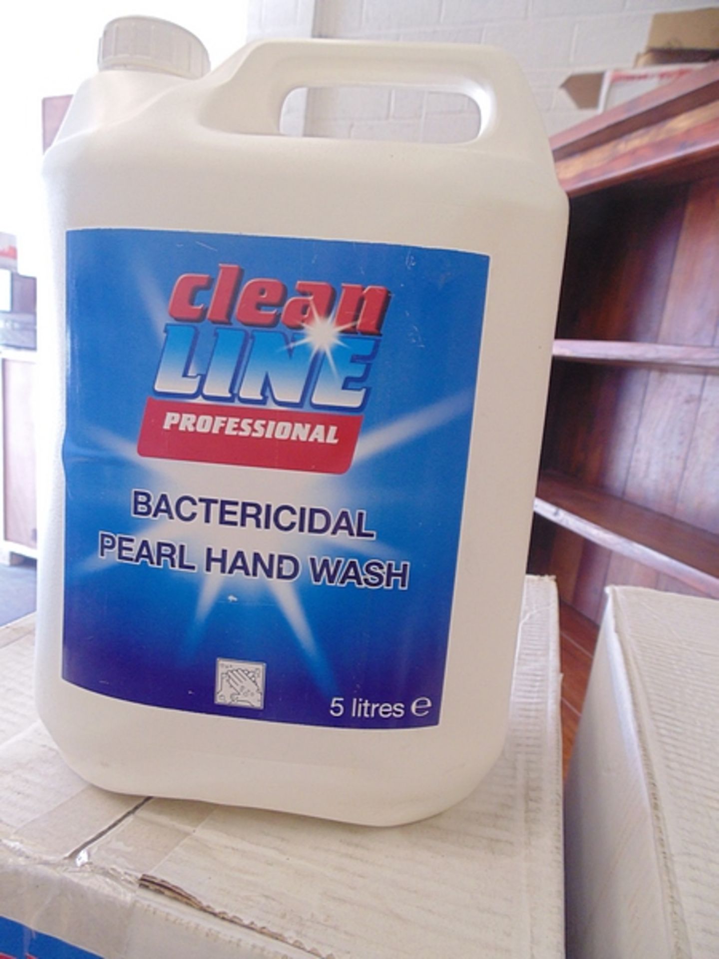 Job lot of 16 x 5 litre tubs of brand new Cleanline Pearl hand soap with bactericide, and 4 x 5