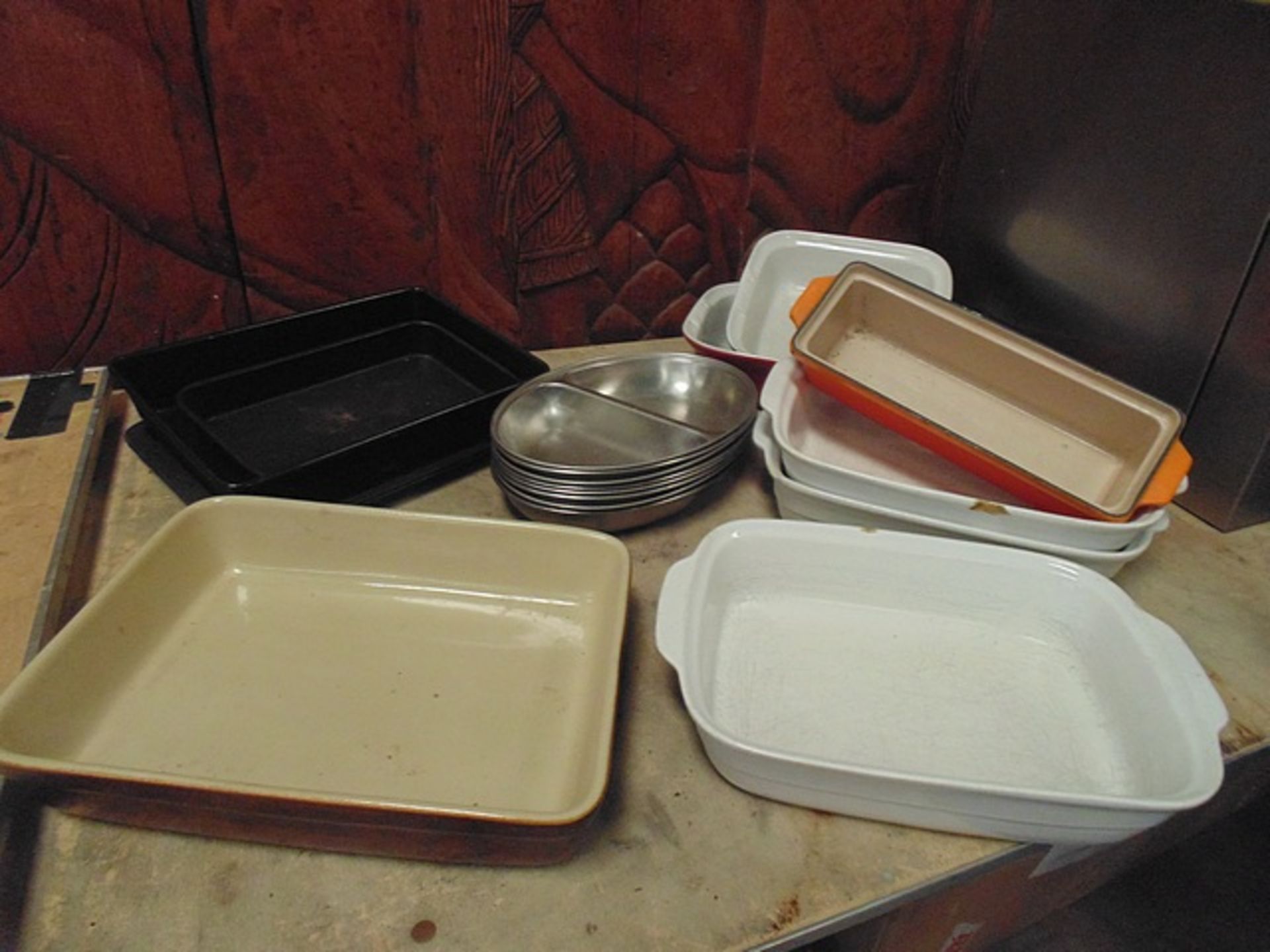 Job lot comprising of 7 x various Pyrex ceramic ovenware, 8 x stainless steel divided dishes and 4 x