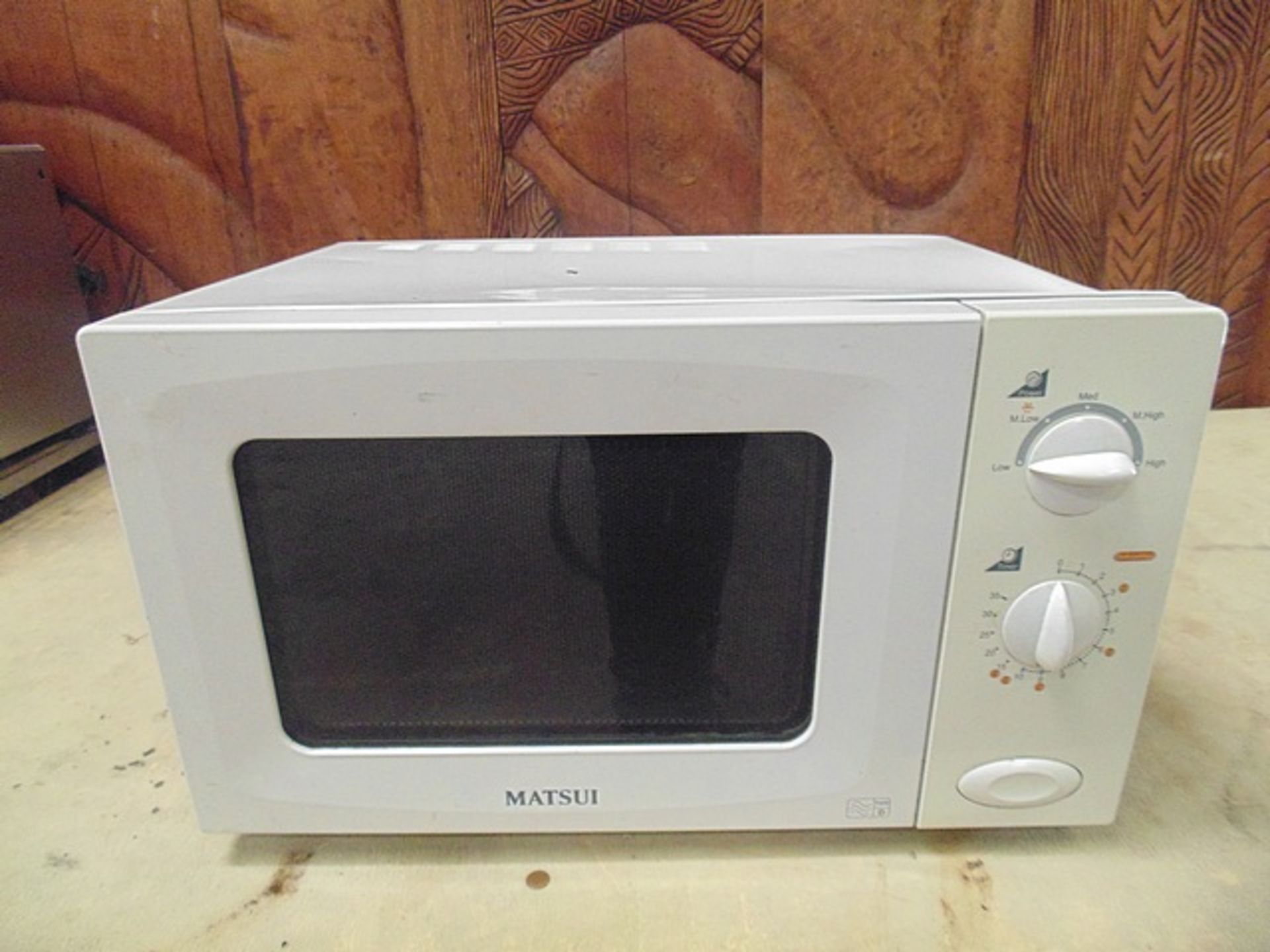 Matsui MS 106 WH 19 litre microwave 5 power levels 700W 520mm x 390mm