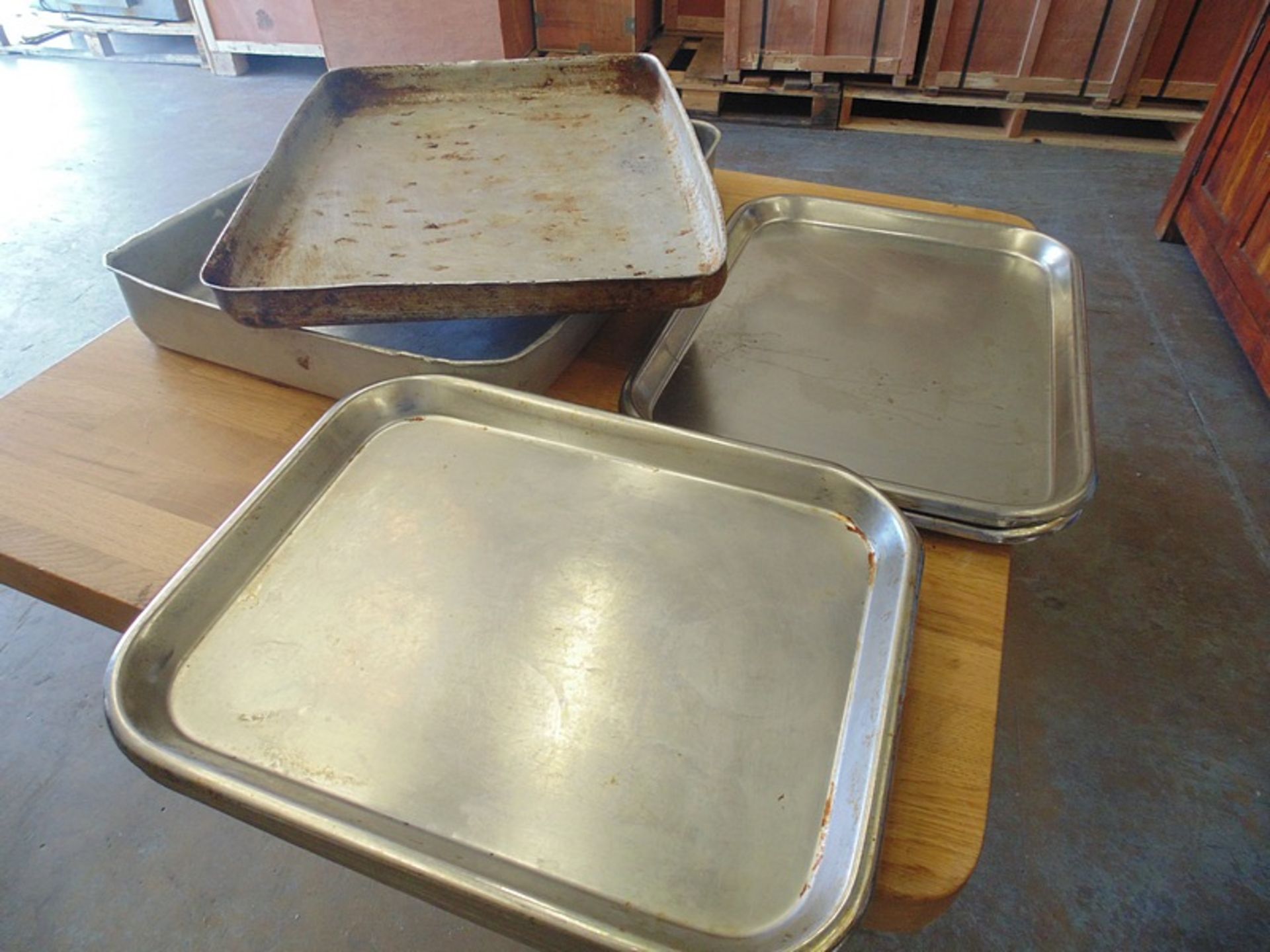 Job lot 7 x stainless trays 350mm x 270mm, 3 x stainless steel trays 400mm x 300mm and 2 x