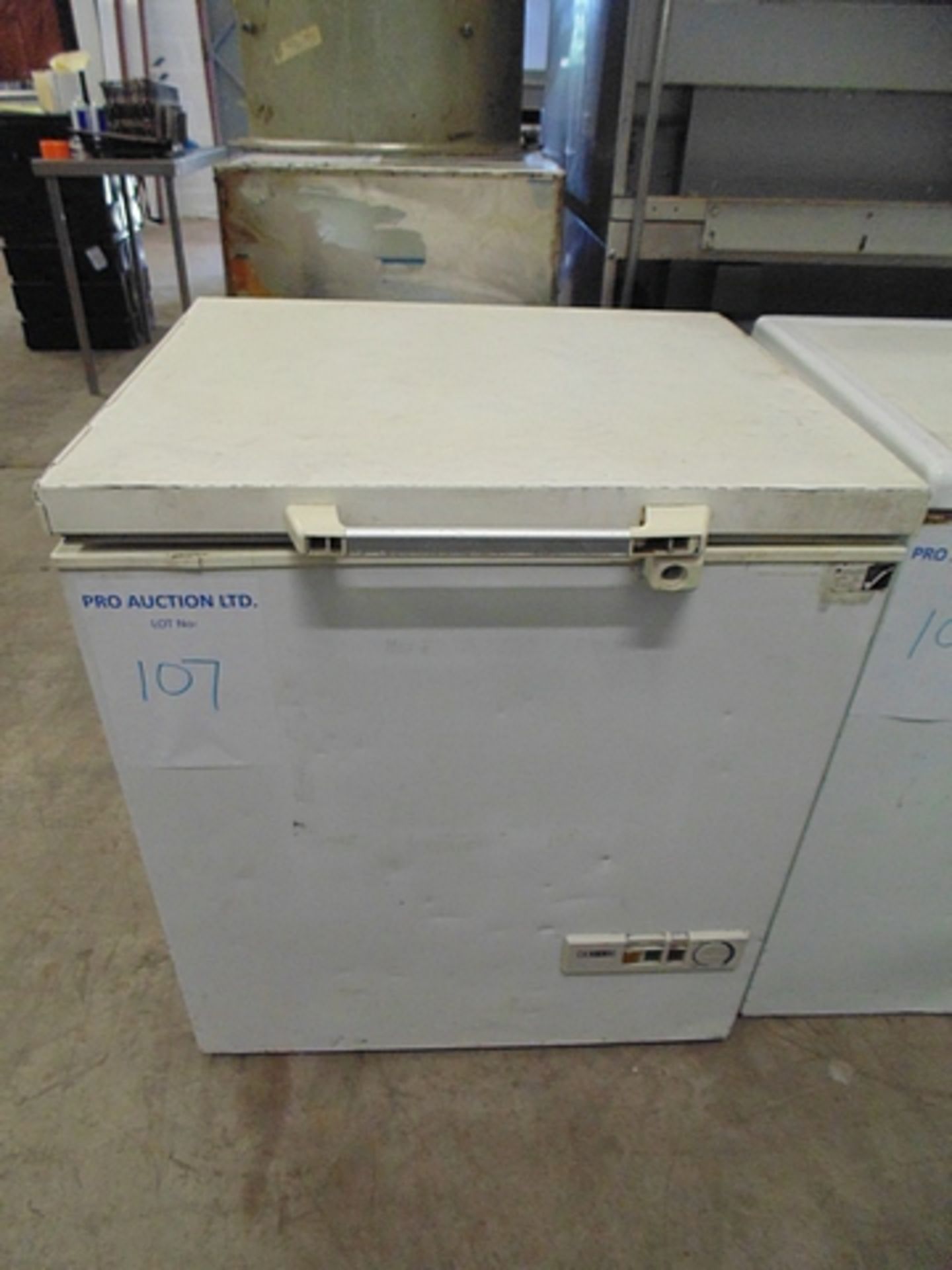 BJM81 chest Freezer Energy efficiency rating C storage volume 364 cu ft net frozen food storage