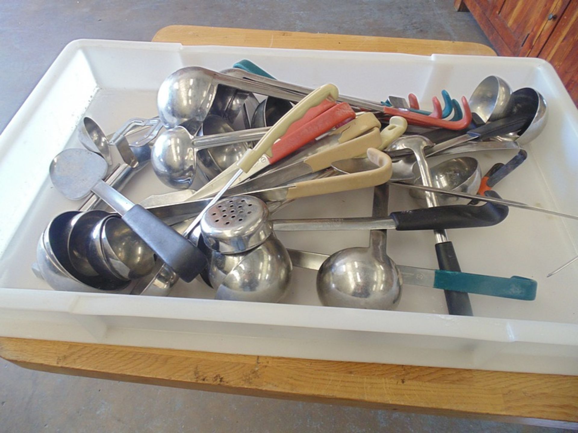 Large quantity of various ladles