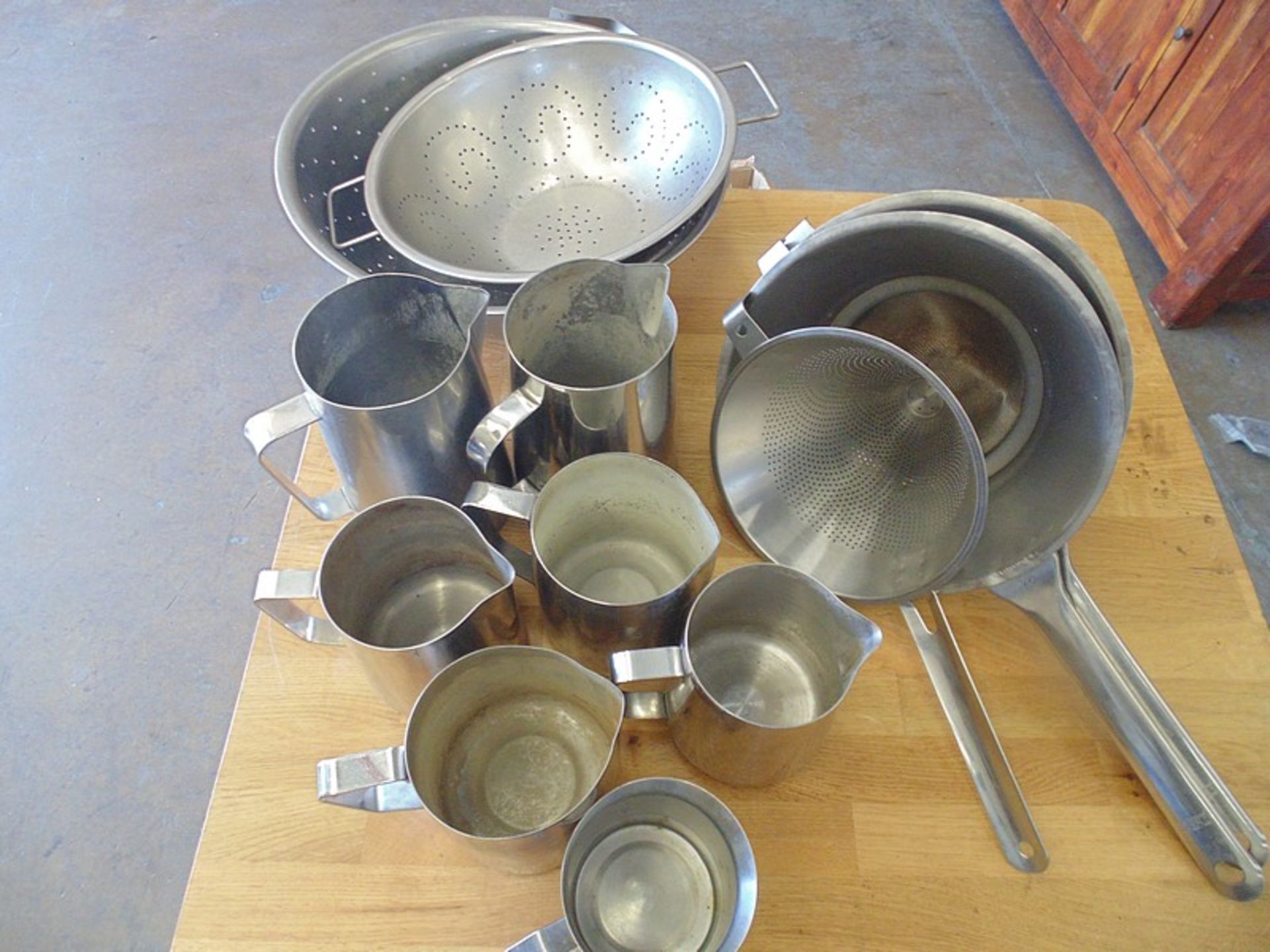 Job lot 7 x stainless steel jugs, 3 x conical sieves and 2 x colanders