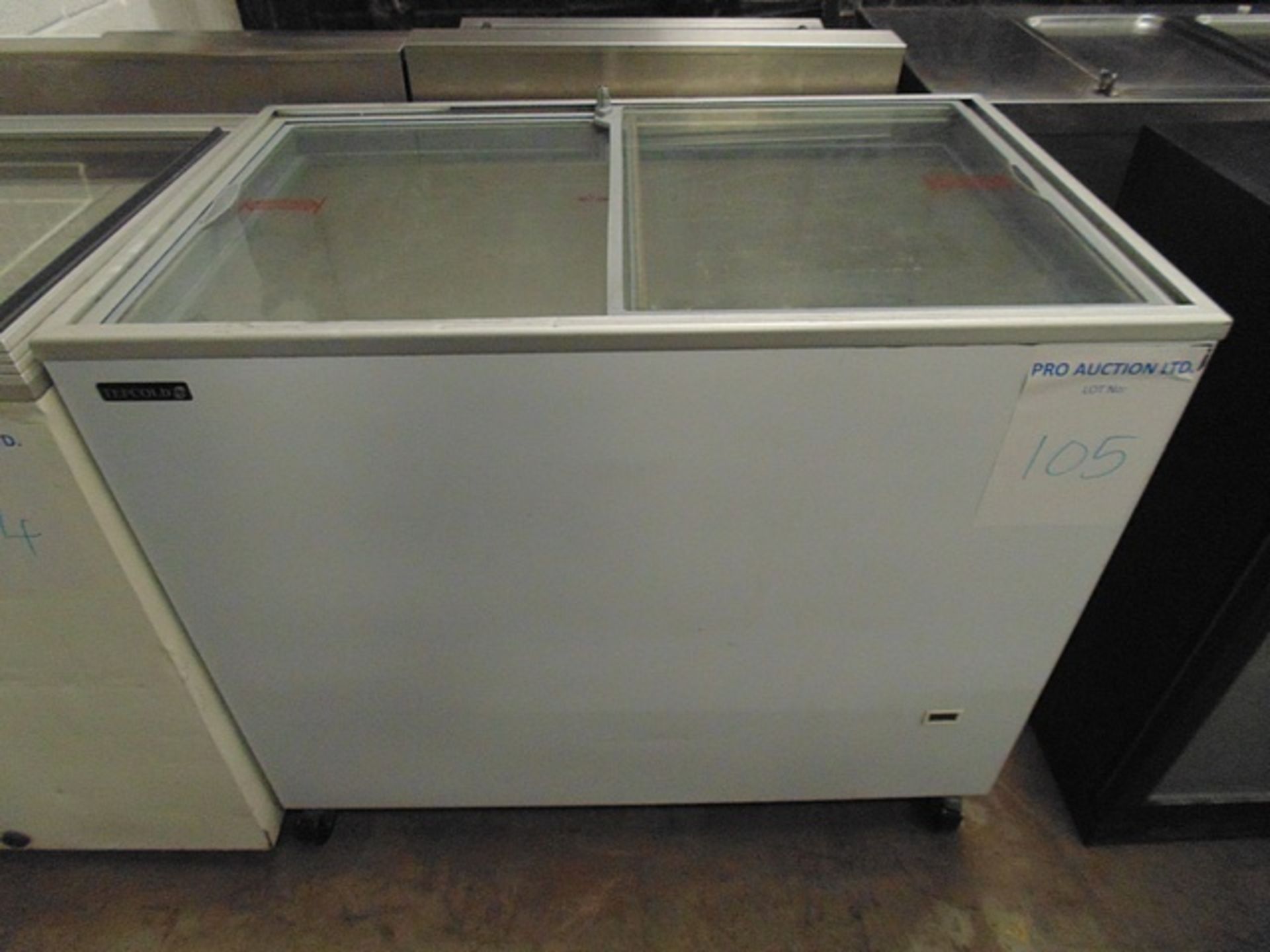 Tefcold IC300SC sliding flat glass lid chest freezer white temperature range -14/-24C 296 litre