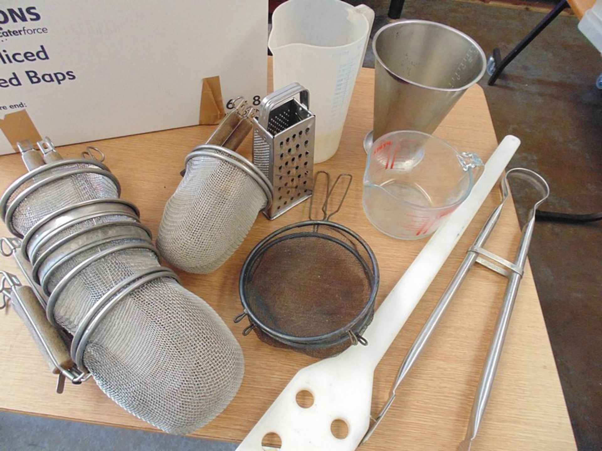 Job lot comprising pasta noodle baskets. Measuring jugs, paddle mixer, 2 x magnetic knife racks, tab