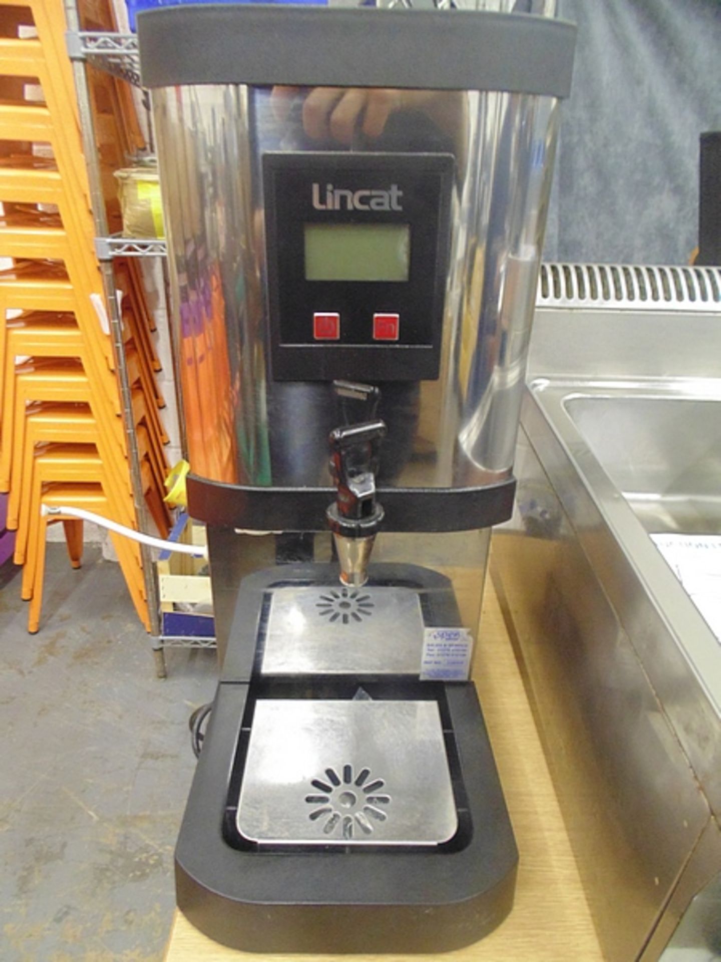 Lincat EB3F 9 Ltr Filterflow automatic water boiler unique integrated output 9ltr (16 pints, 60