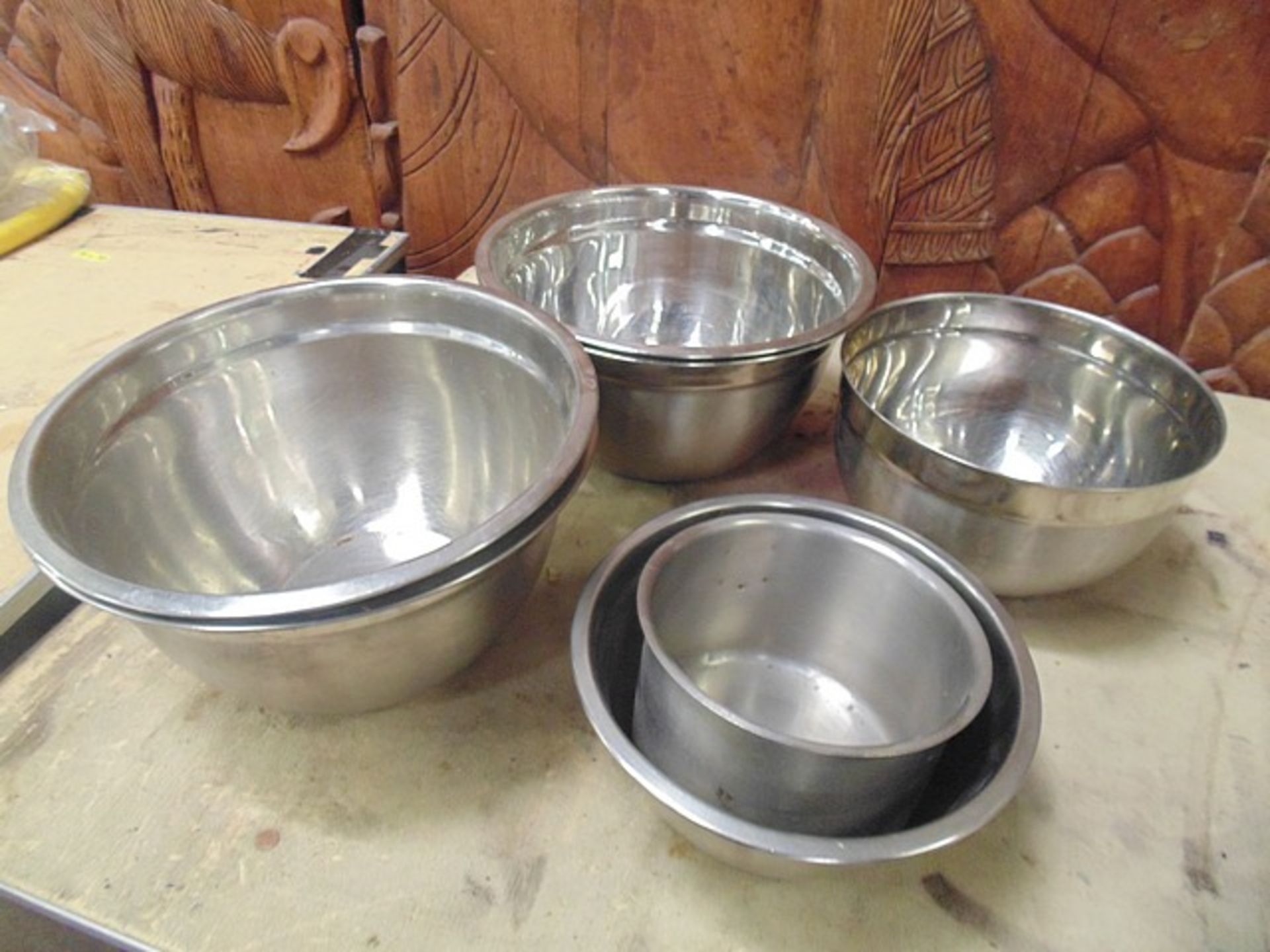 7 x various stainless steel mixing bowls