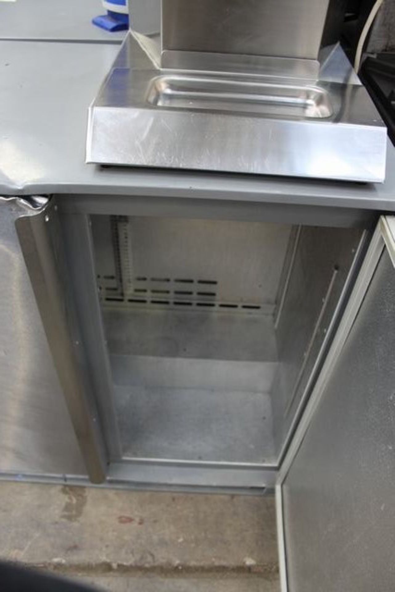 Osborne 2500 stainless steel solid door back bar cooler 220 litre capacity temperature range 2 / 8°C - Image 2 of 2