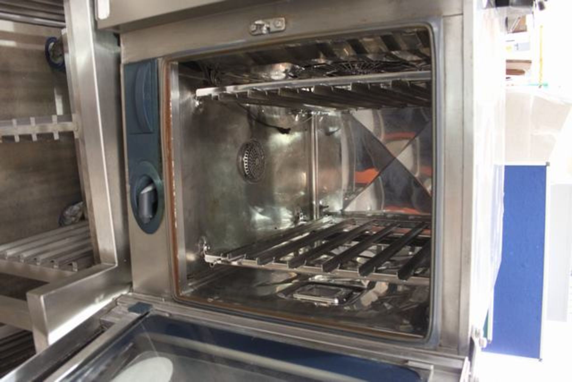 Rational combi oven boasts a wide range of self-cooking and combi modes for different foods and - Image 4 of 4