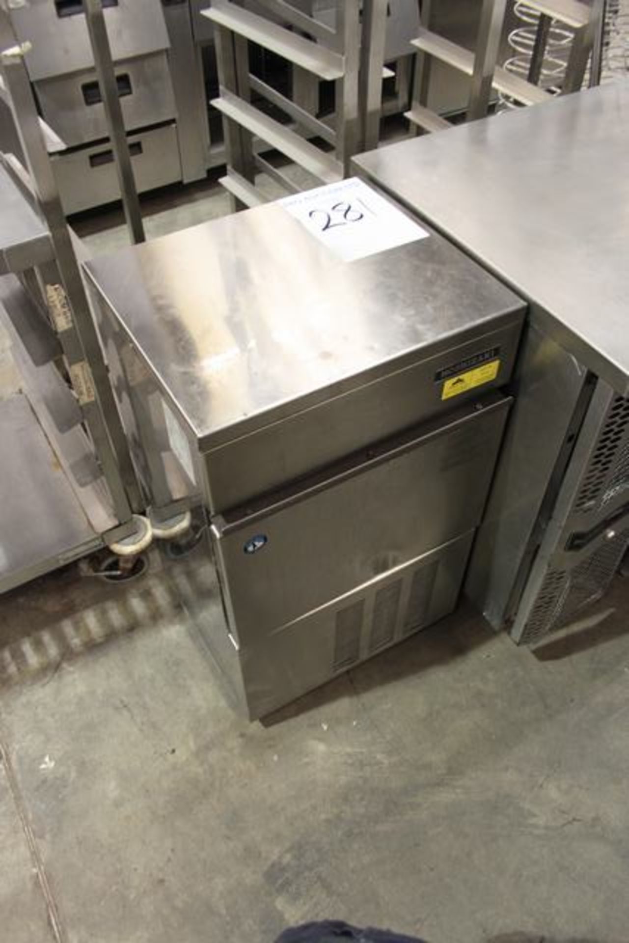 Hoshizaki IM-45NE air-cooled ice maker 44kg/24hr output self contained unit with built-in 18kg - Image 2 of 3