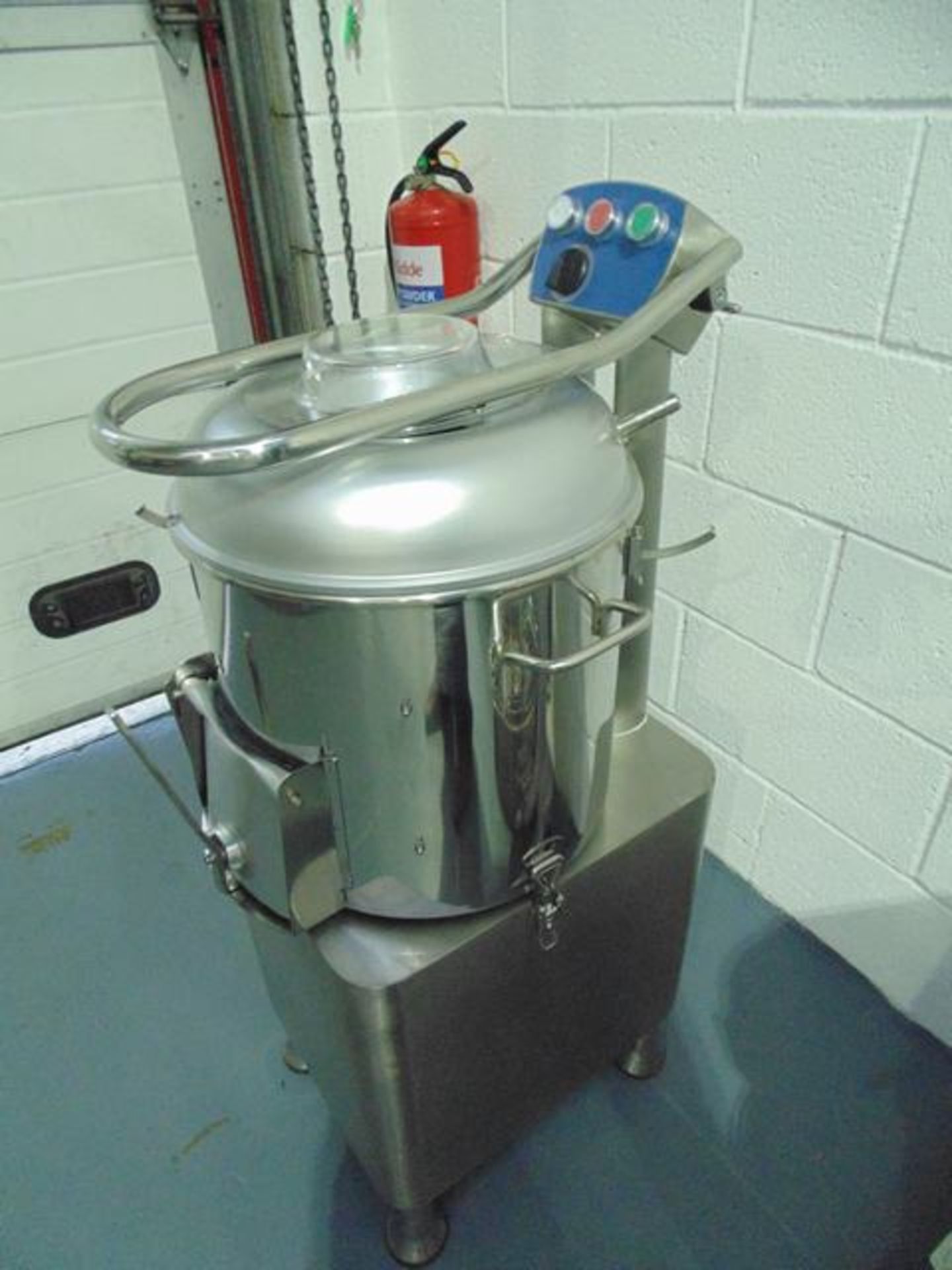 Commercial potato peeler floor standing capacity 400kgs per hour (880LB) the abrasive is highly