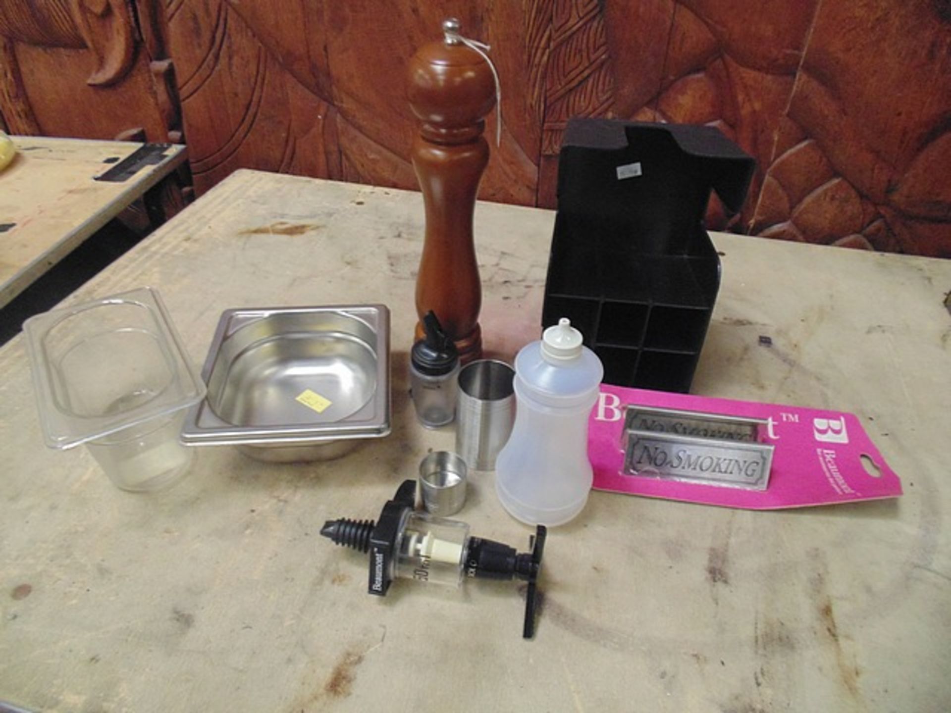 Job lot comprising of brand new 3 x vinegar shakers, 4 x stainless various jiggers, 2 x optix