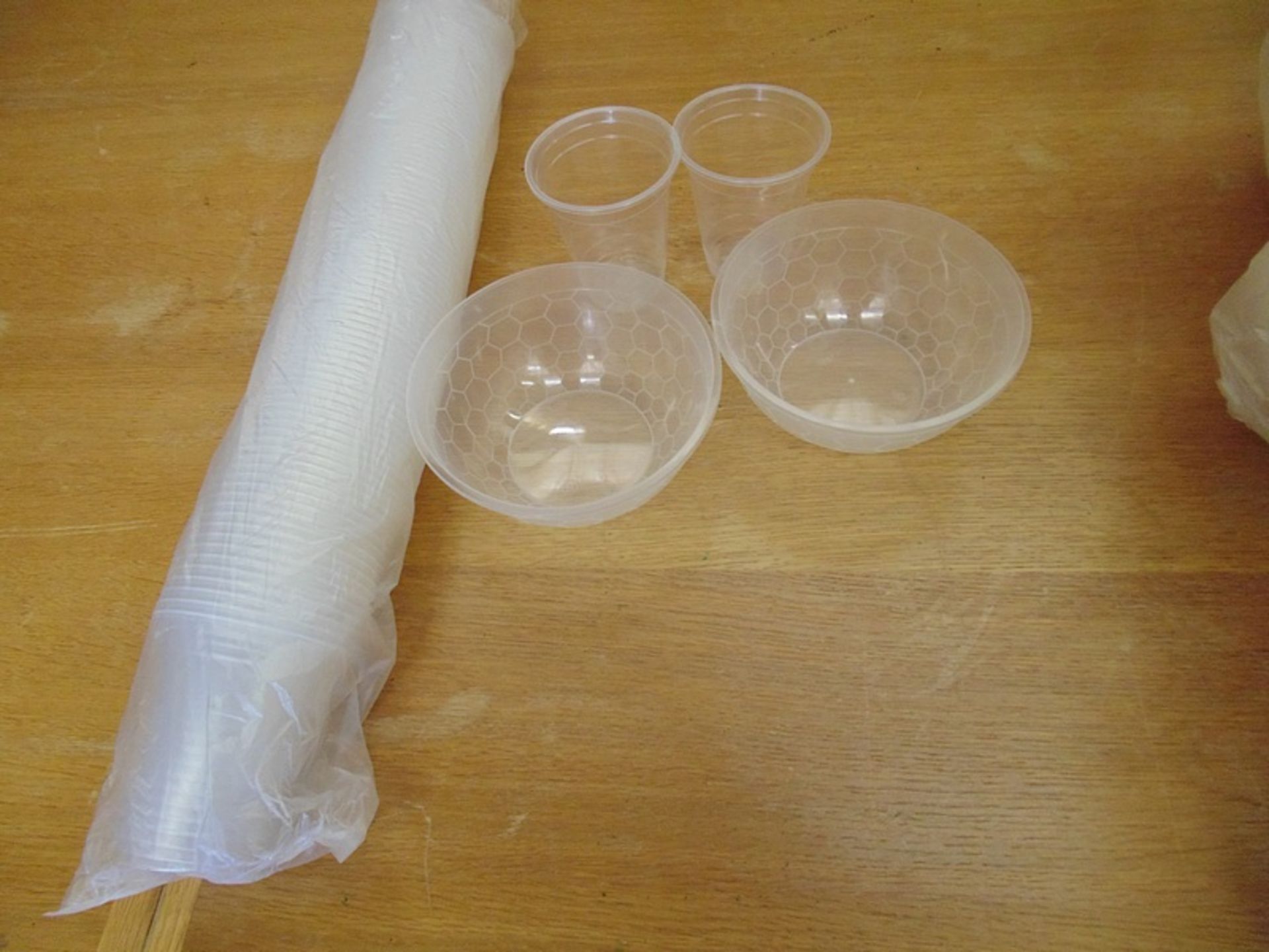 2000 x brand new unopened plastic cups product code PP Y360S 360ml and 350 x microwavable T1050