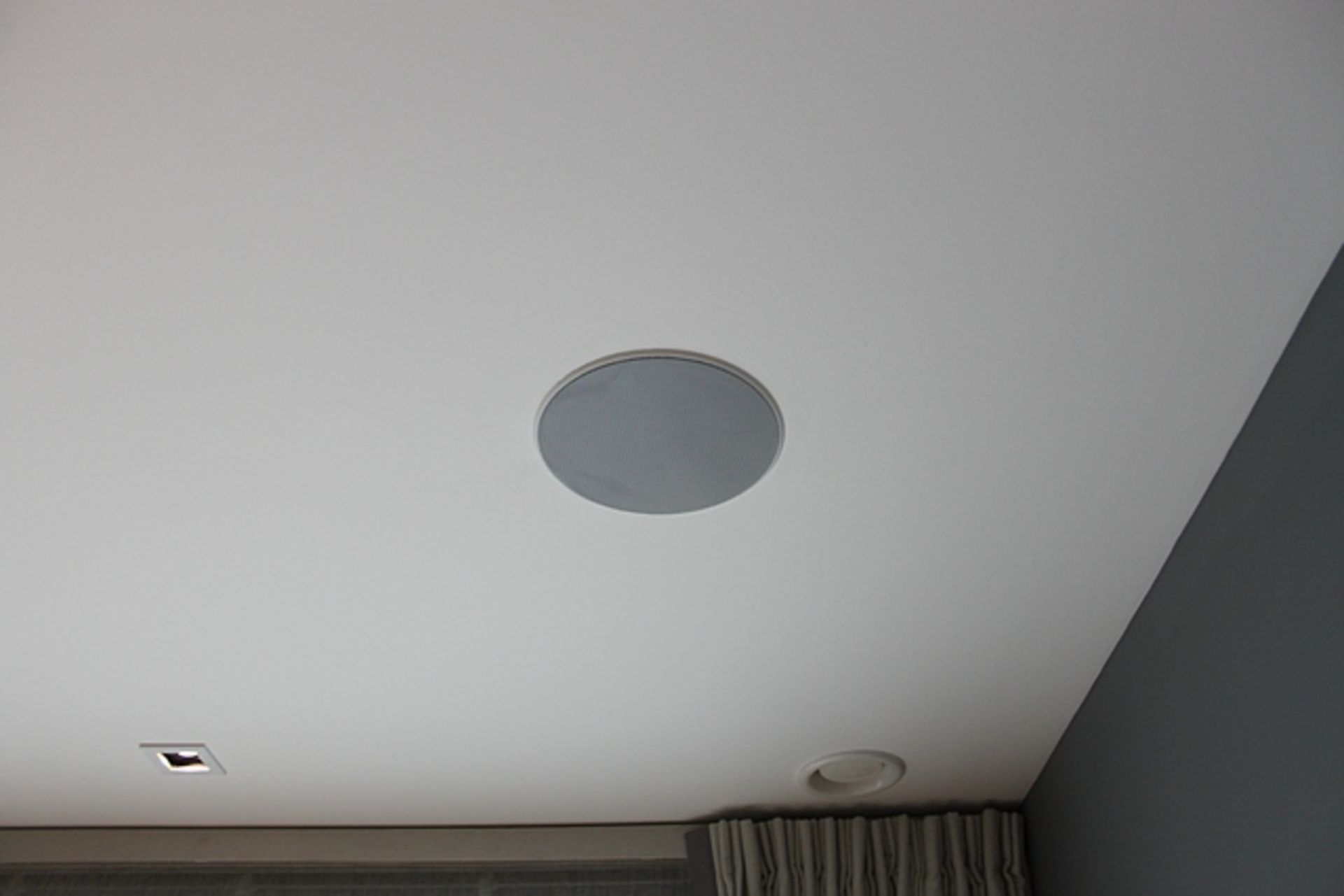 8 x ceiling recessed speakers