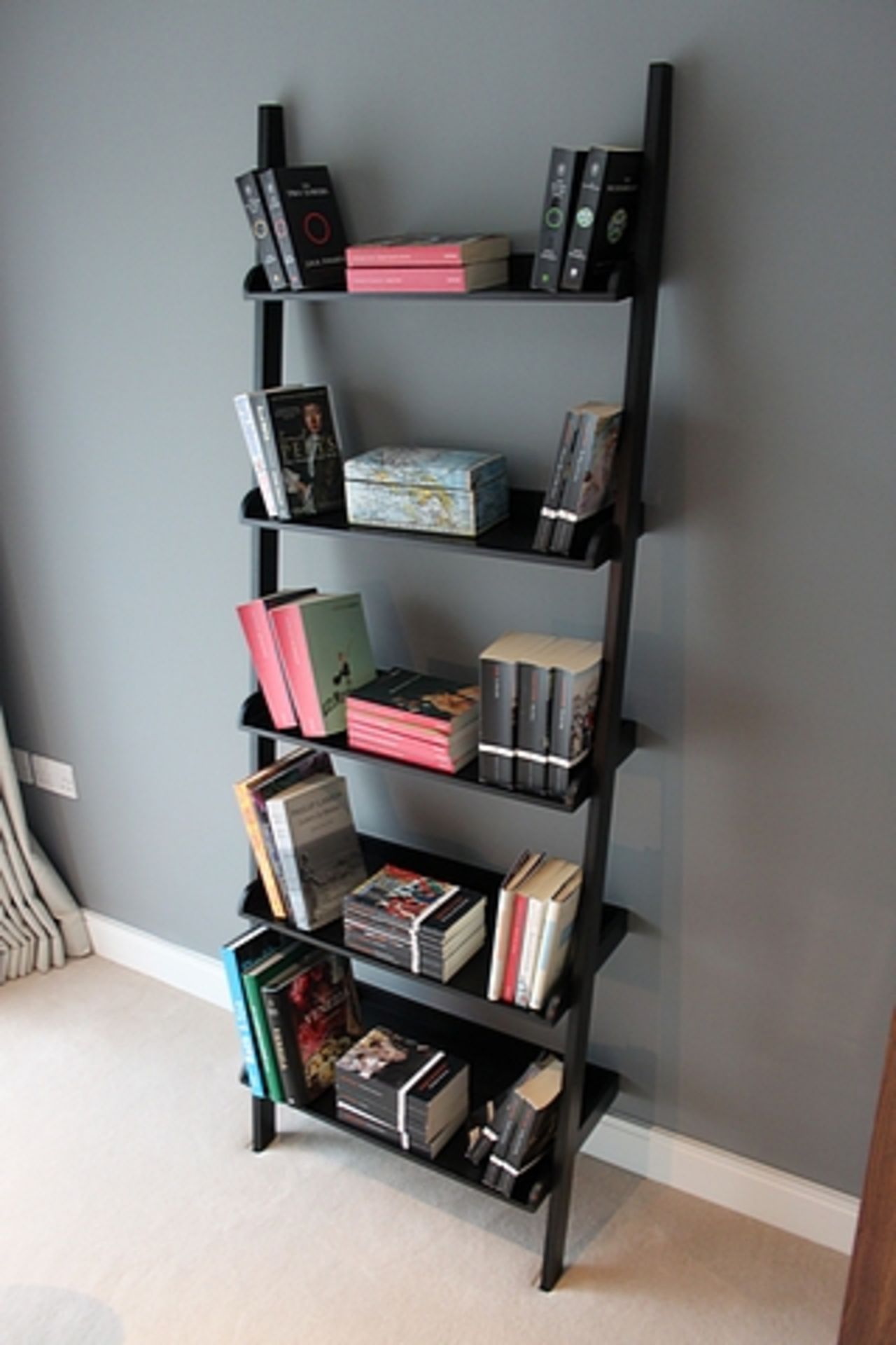 A modern five shelf bookshelf