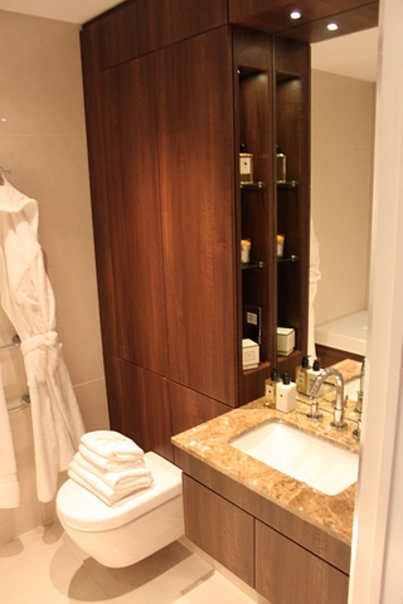 A Villeroy & Boch bathroom suite comprising of bath stone basin and vanity, WC pan and fittings - Image 2 of 5