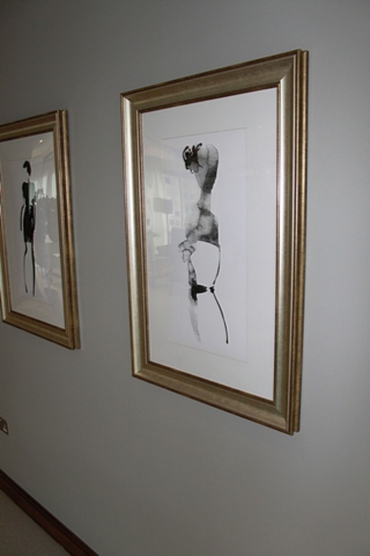 5 x framed fashion illustration artwork in gold painted wooden frame 600mm x 900mm - Image 4 of 5