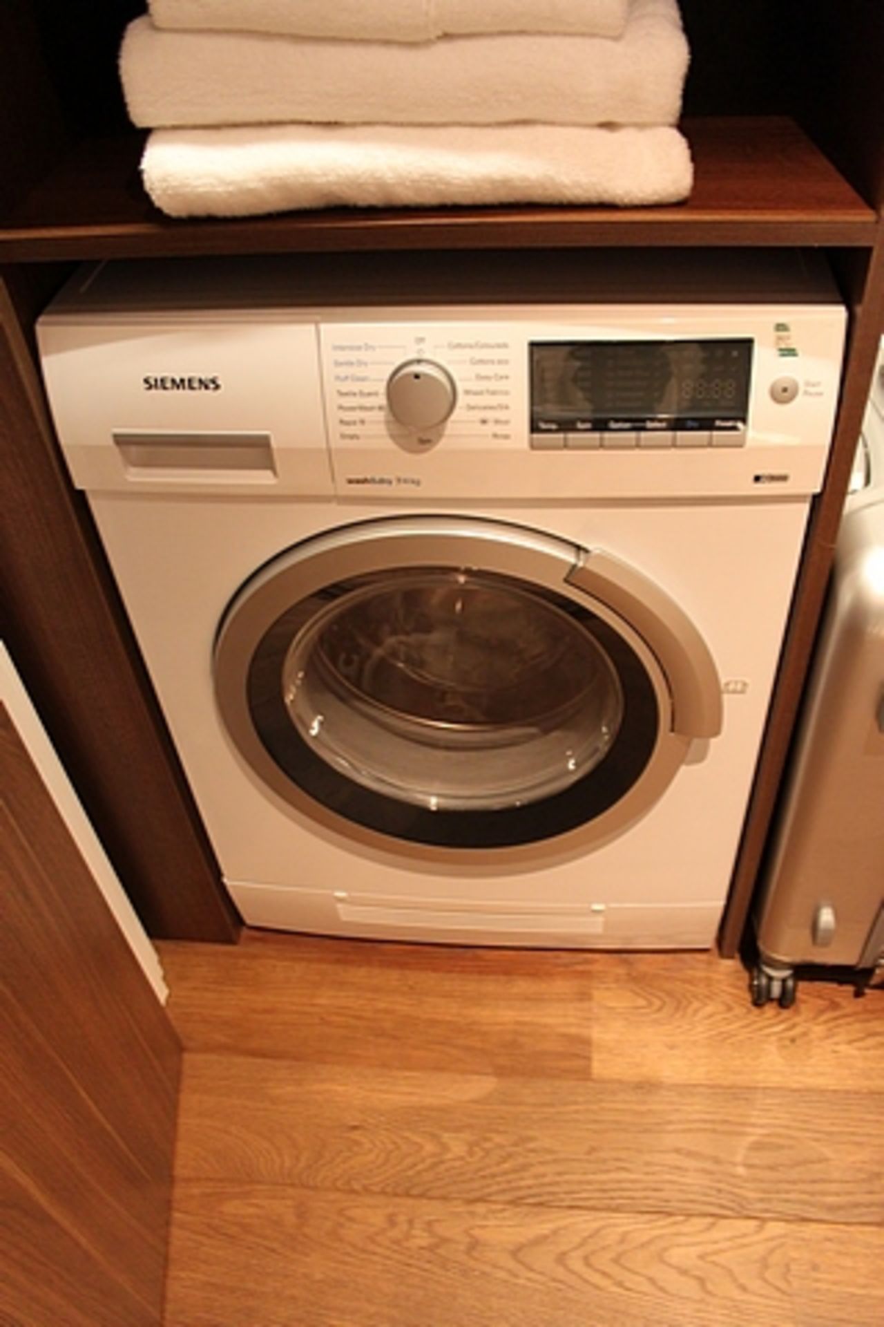 Siemens IQ-500 WD14H421GB 7Kg / 4kg washer dryer with 1400 rpm white 715mmx 675mm x 890mm