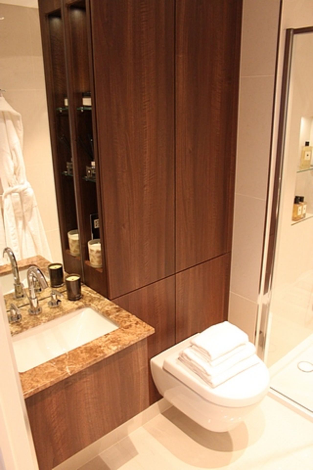 A Villeroy & Boch bathroom suite comprising of stone basin and vanity, WC pan, walk in shower and - Image 4 of 4