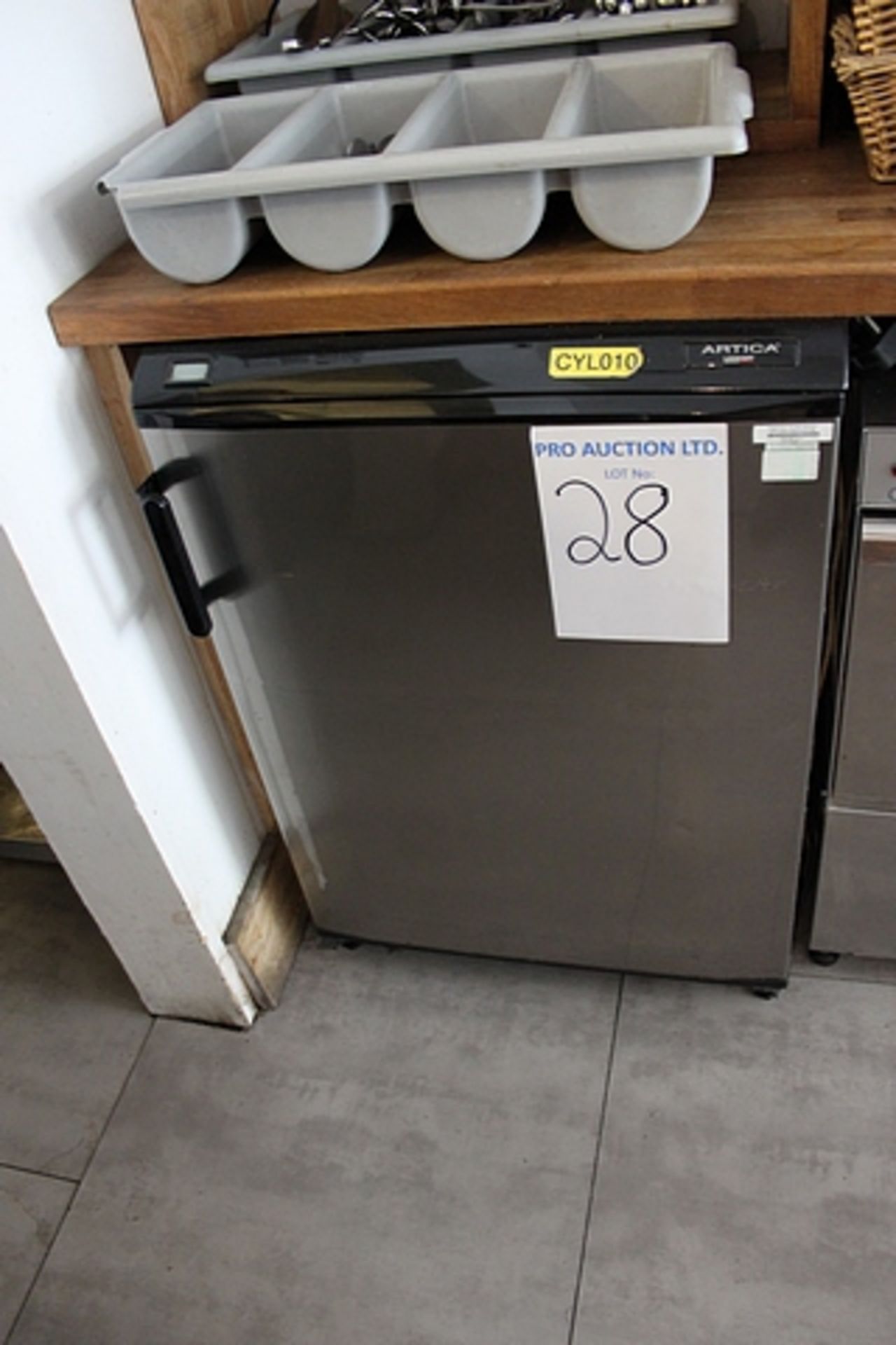 LEC CSC160S under counter fridge freezer (s/n 2A000036)