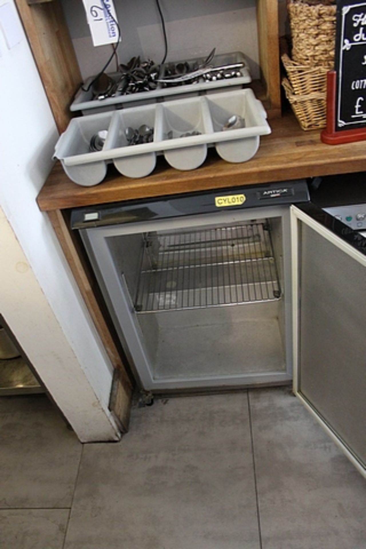 LEC CSC160S under counter fridge freezer (s/n 2A000036) - Image 2 of 2