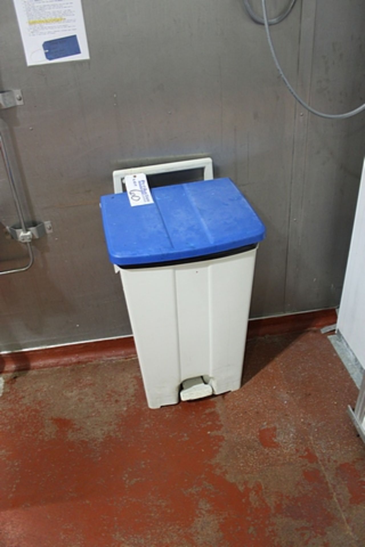Mobile pedal bin sack holder polypropylene base and lid