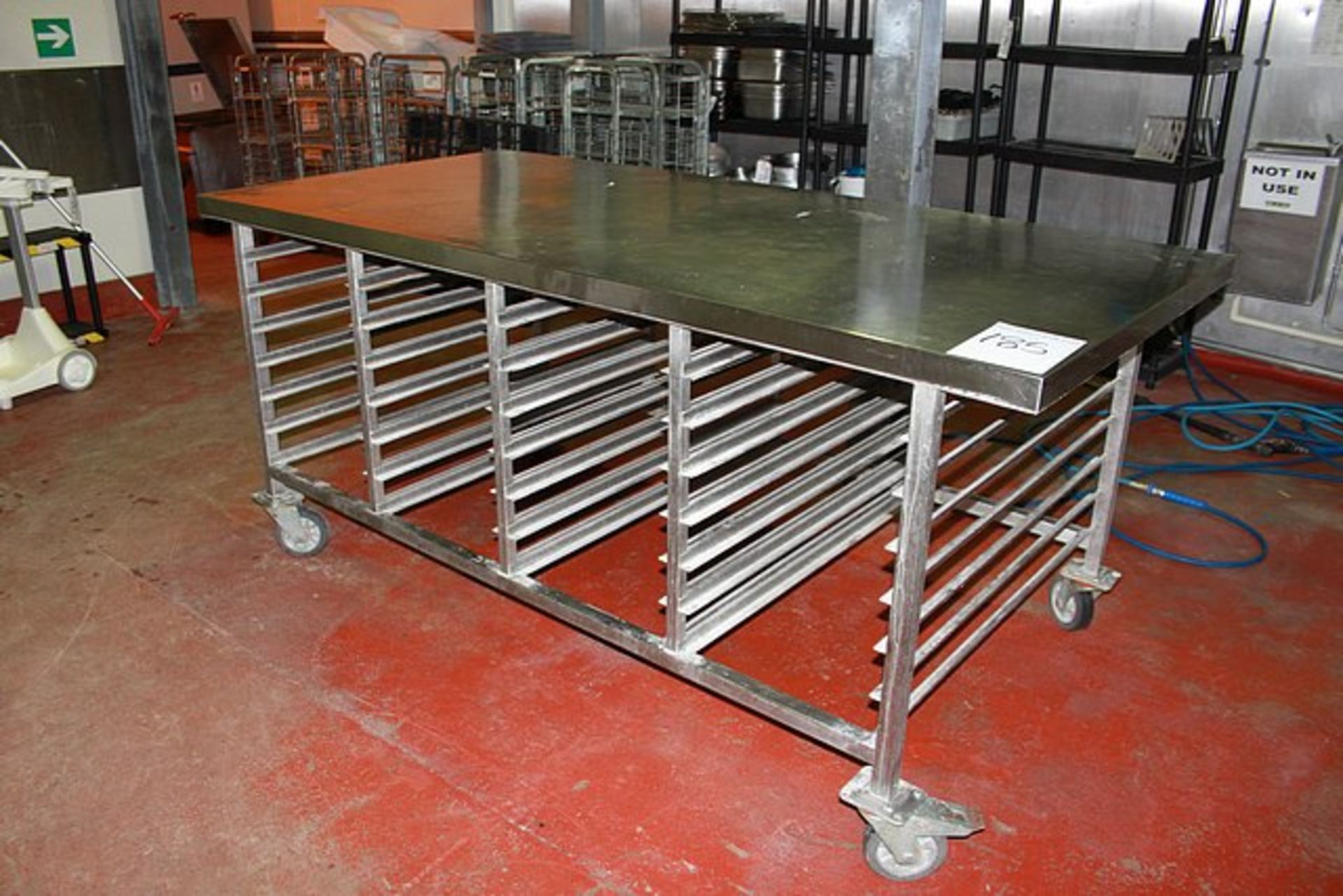 Stainless steel preparation bakery racked table with 28 tray under racking holds 762 x 457mm trays - Image 2 of 2