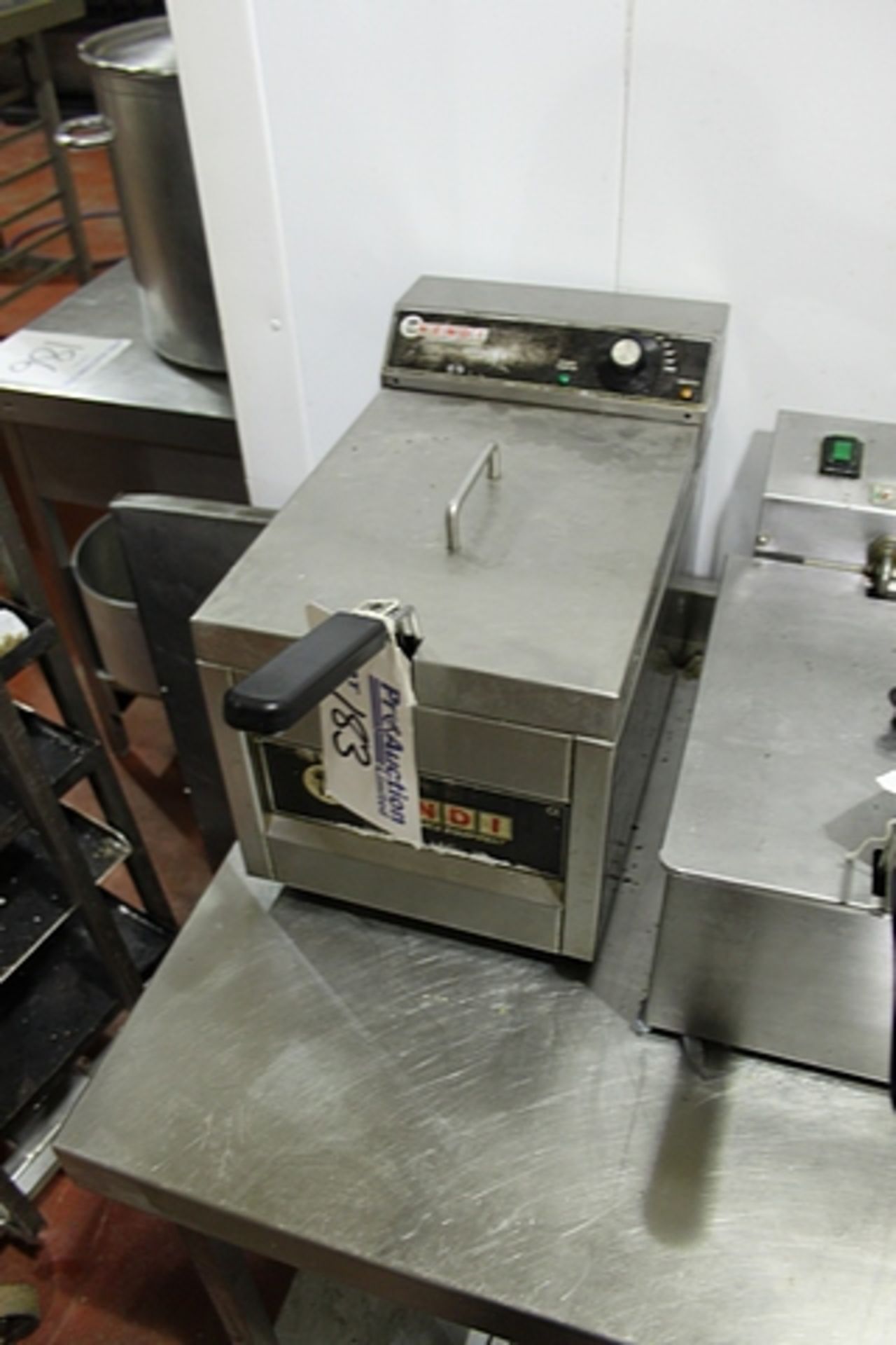 Hendi counter top single basket 240v fryer 260mm x 320mm