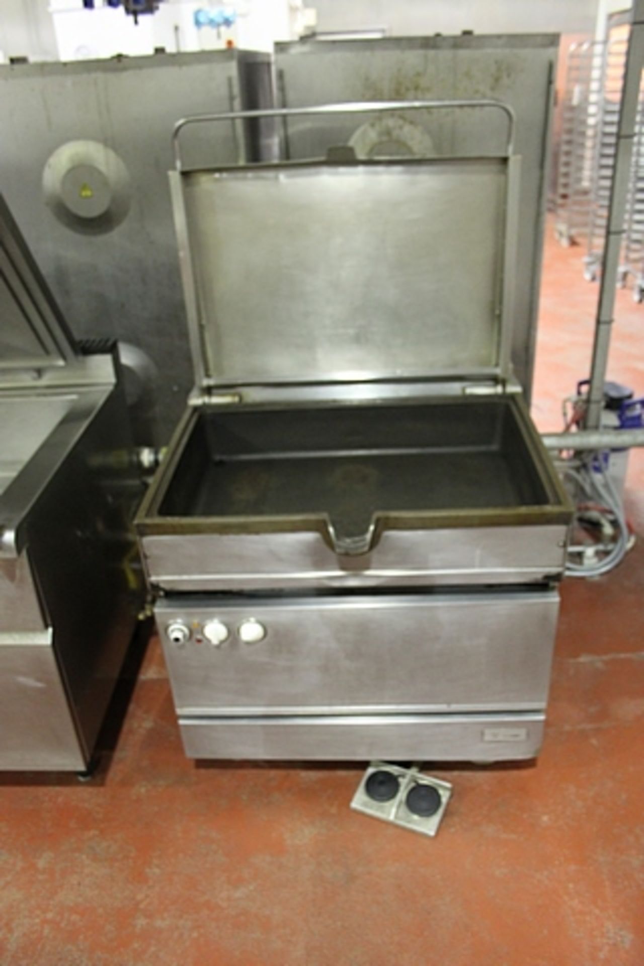 Falcon Chieftain Bratt Pan 32 litre pan dimensions 800 x 530 x 140mm 60,000 BTU/Hr 600mm x 900mm x