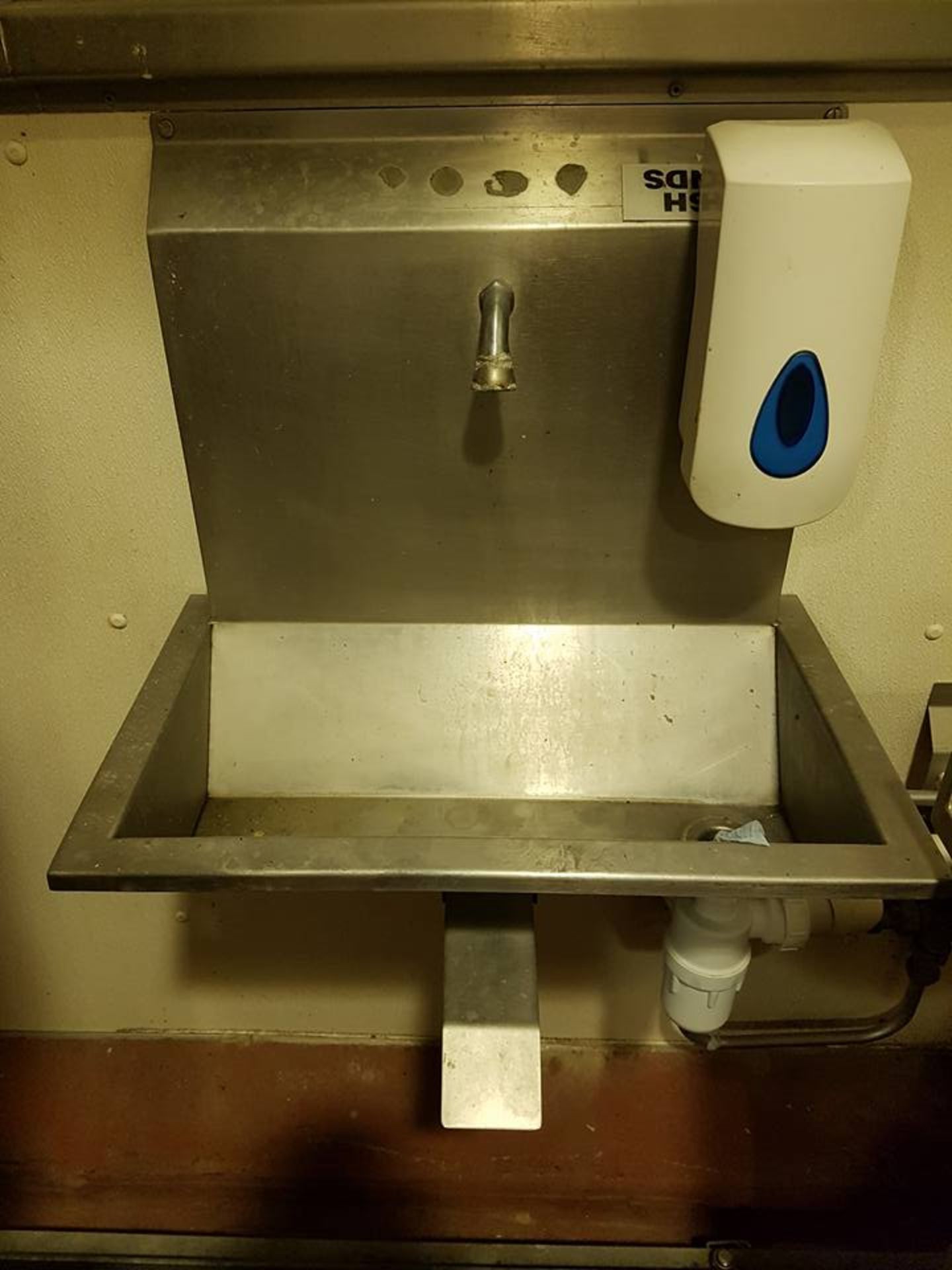 Stainless steel knee operated stainless sink