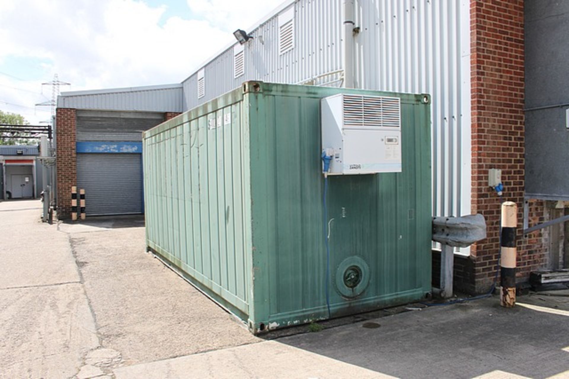 Portable Refrigeration Storage Container 20ft x 8ft container with interior cladding set up to - Image 2 of 3