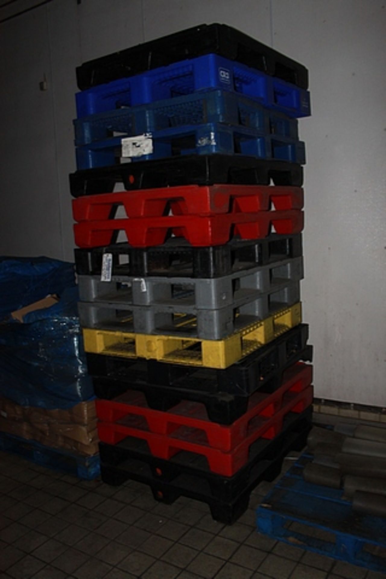 10 x plastic pallets various 1200 x 1000 x 165mm