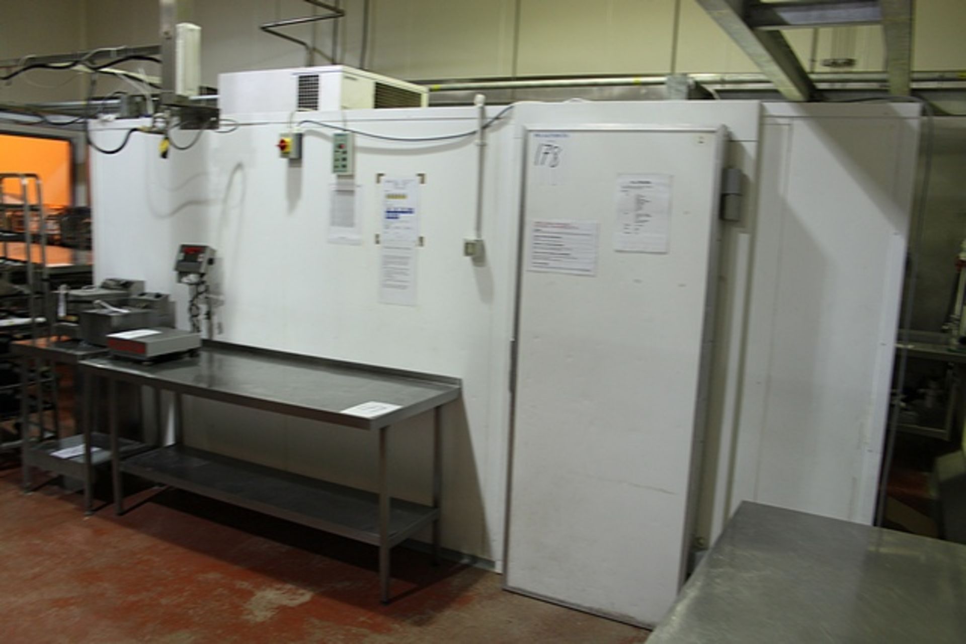 Modular walk in cold room slam door temperature Range +1C to +4C with twin fan evaporator,