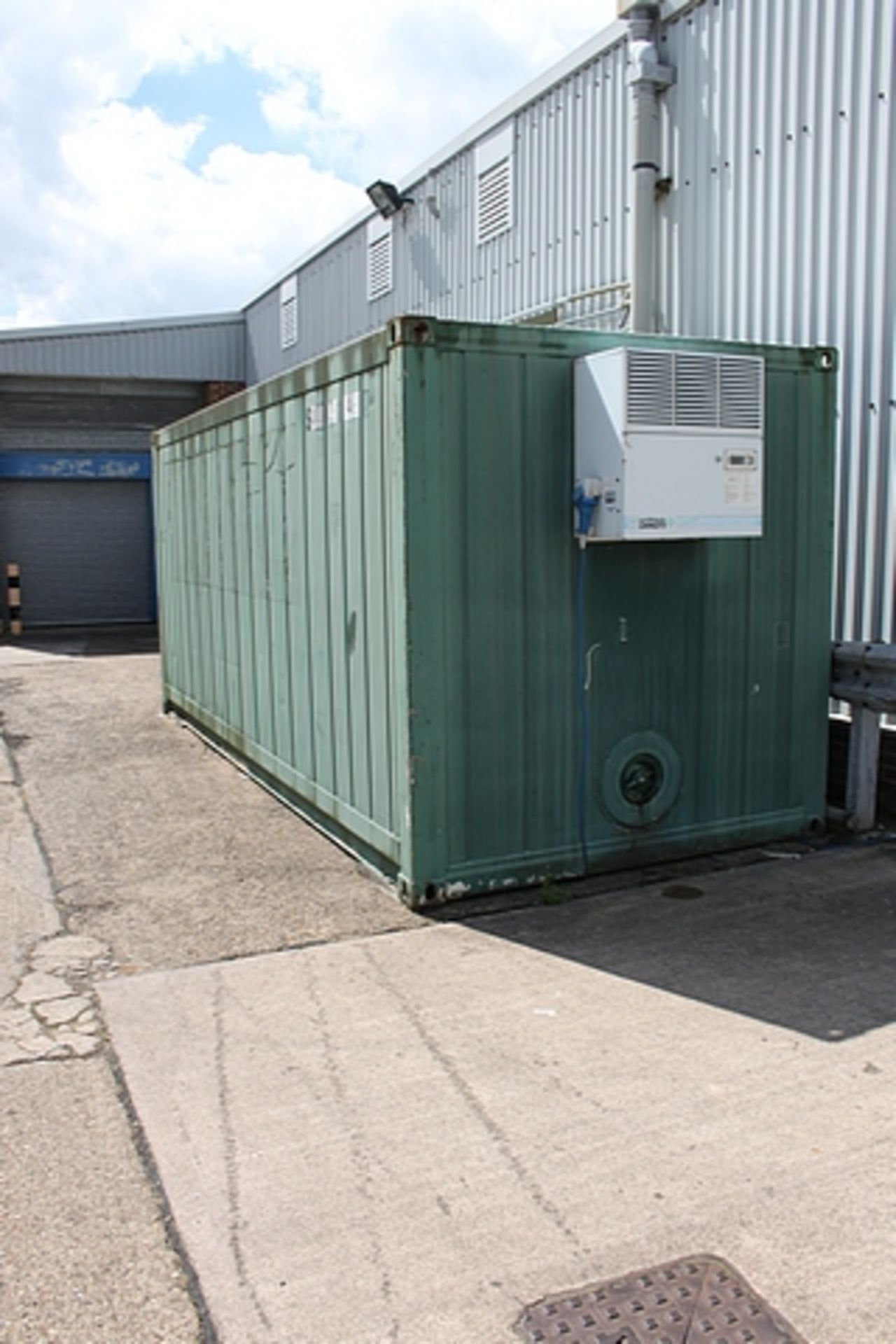 Portable Refrigeration Storage Container 20ft x 8ft container with interior cladding set up to