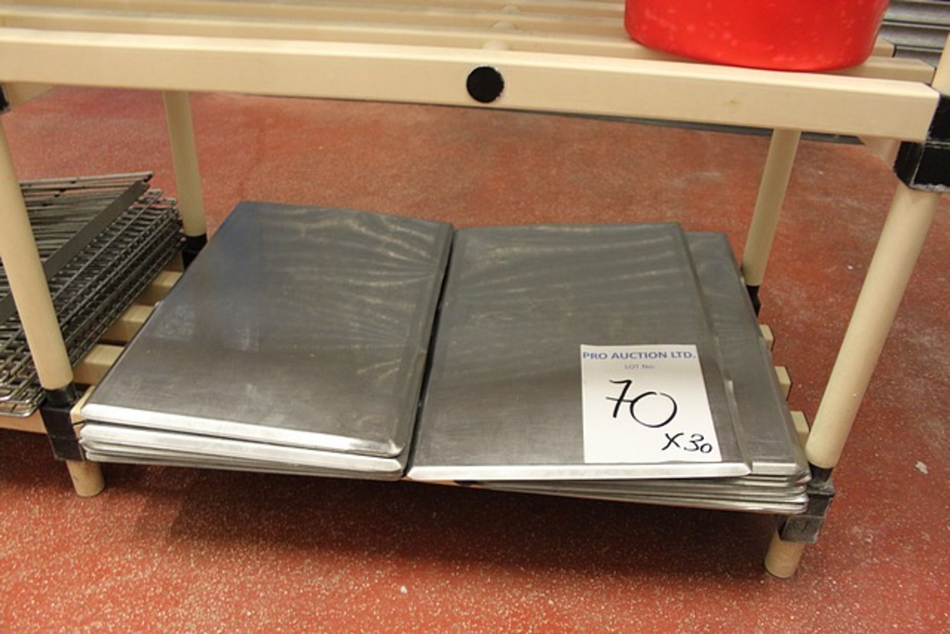 30 x stainless steel bakery sheets 400mm x 600mm