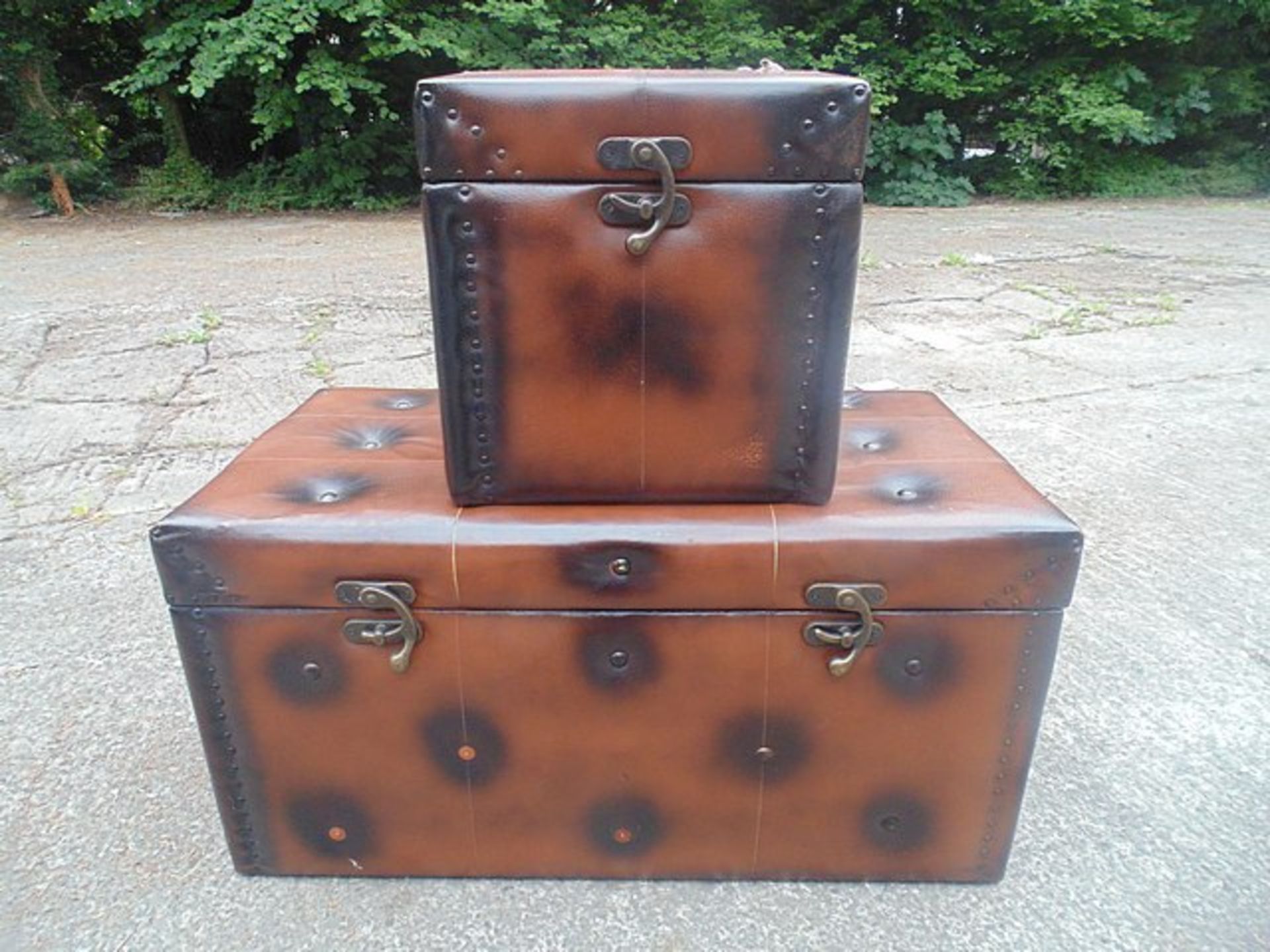 2 x decorative storage chests 1 x 950mm x 490mm x 500mm 1 x 400mm x 400mm x 420mm