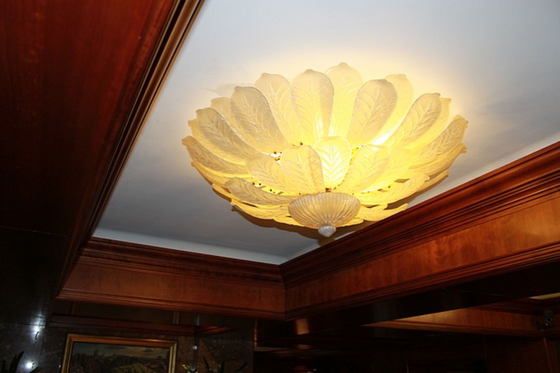 Barovier & Toso style glass leaf shaped form flush mount ceiling light chandelier in the Rugiadoso