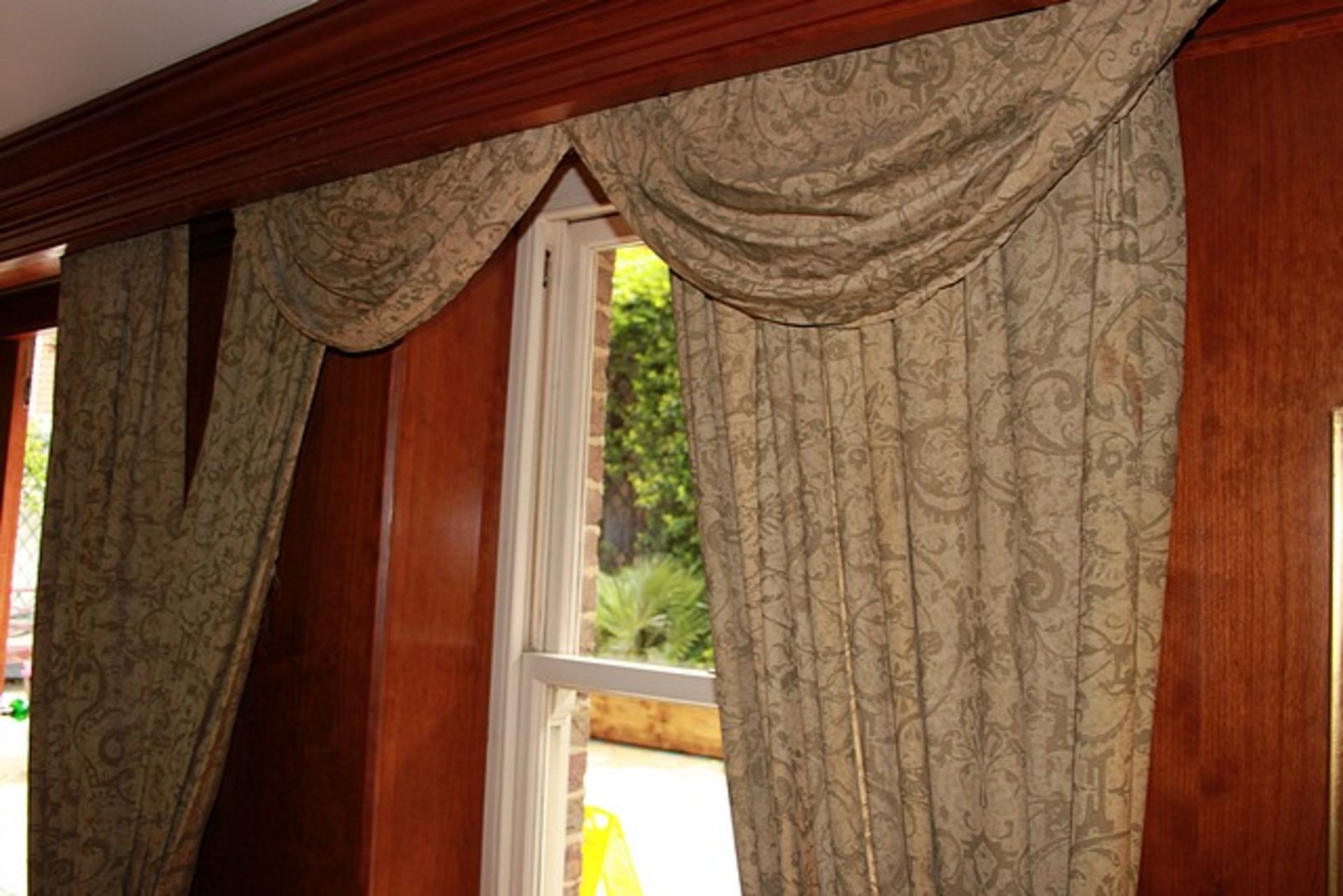 A set of window drapes / panel 2 x 1470mm x 2180mm and 2 x 900mm x 2180mm - Image 2 of 2