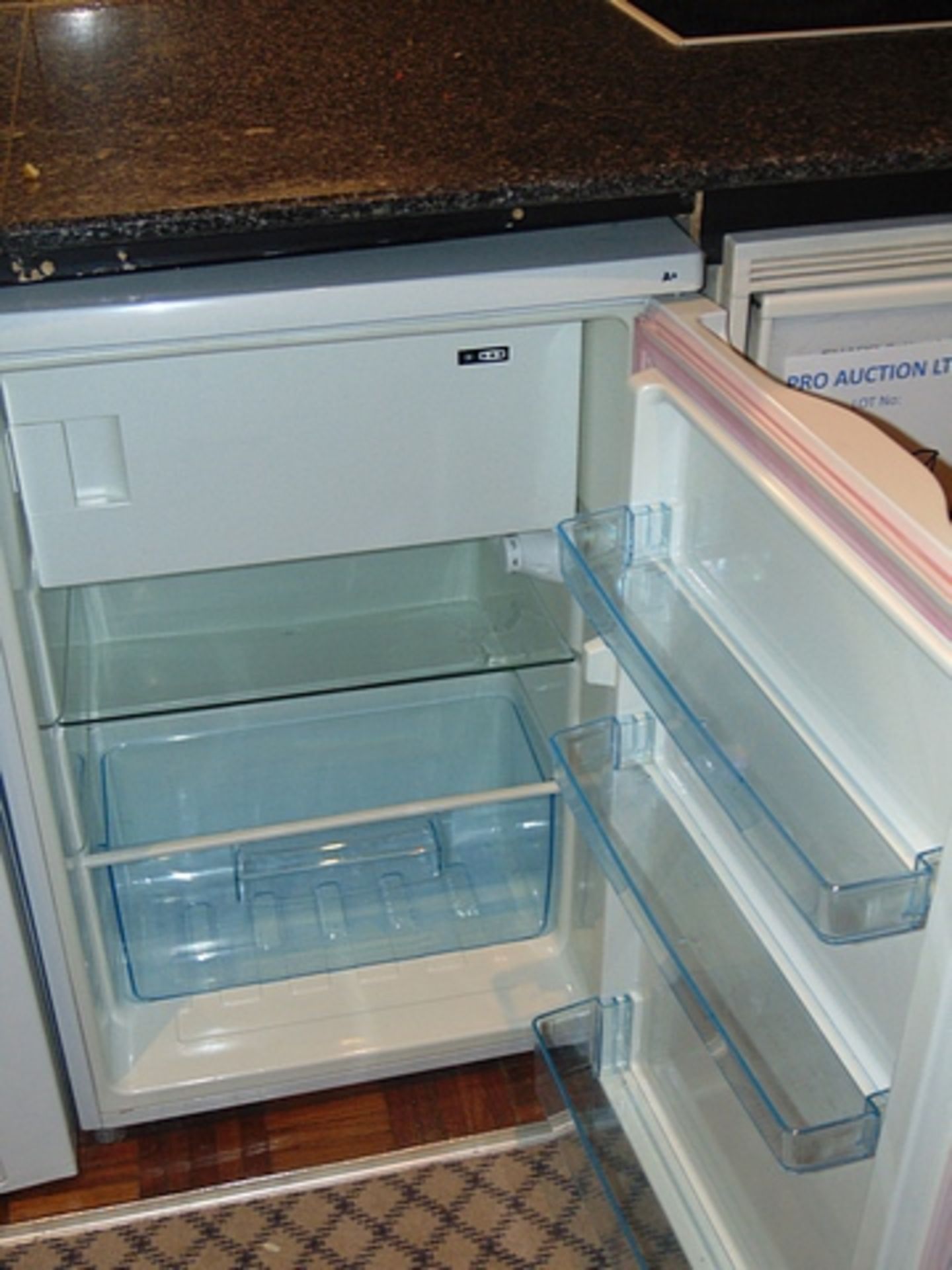 LEC refrigerator