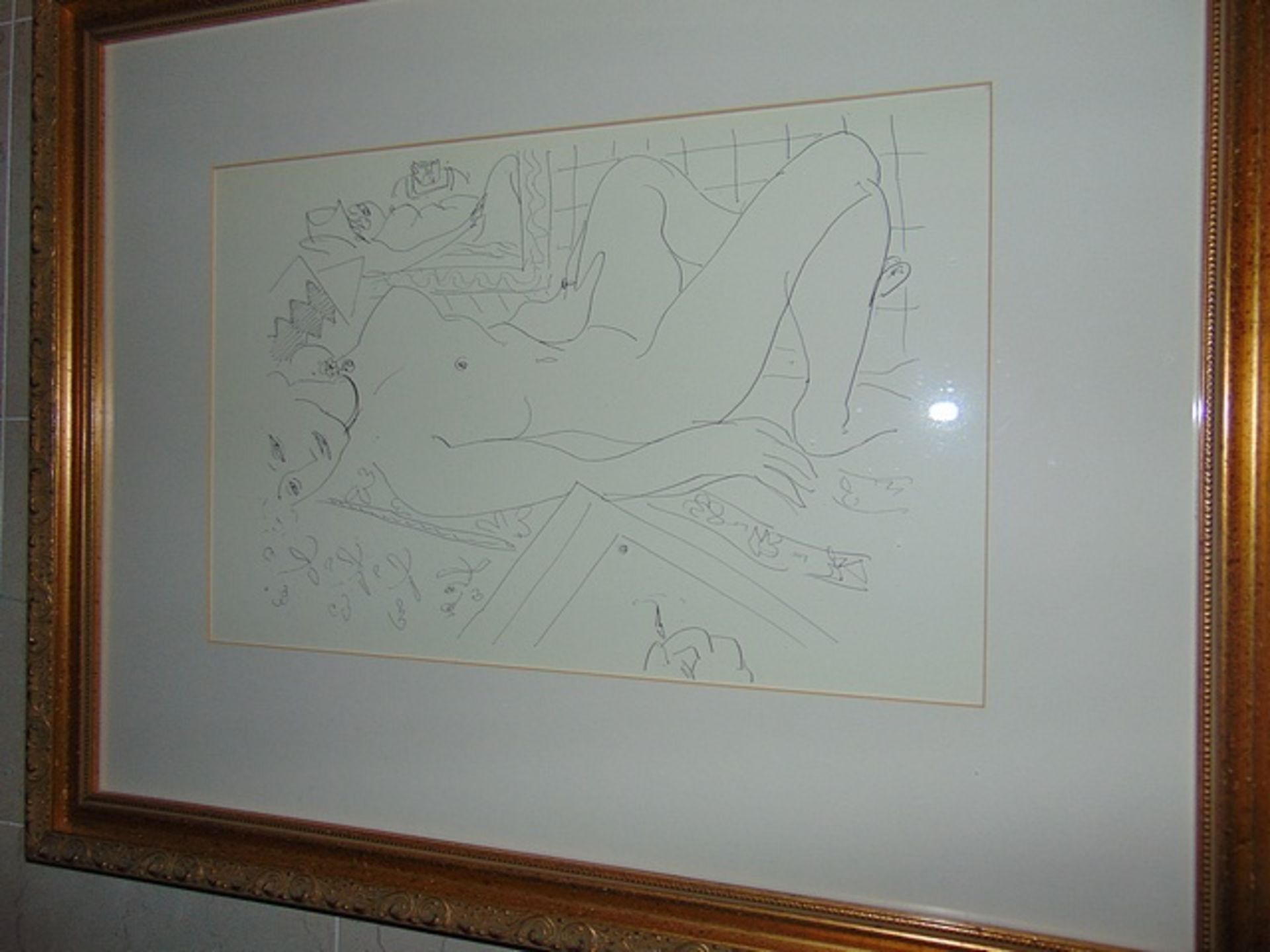 Contemporary sketch drawing of a recumbent nude 780mm x 630mm Lift out 5.00 - Image 4 of 6