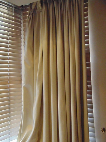 A pair of drape curtains 3100mm x 1600mm - Image 2 of 2
