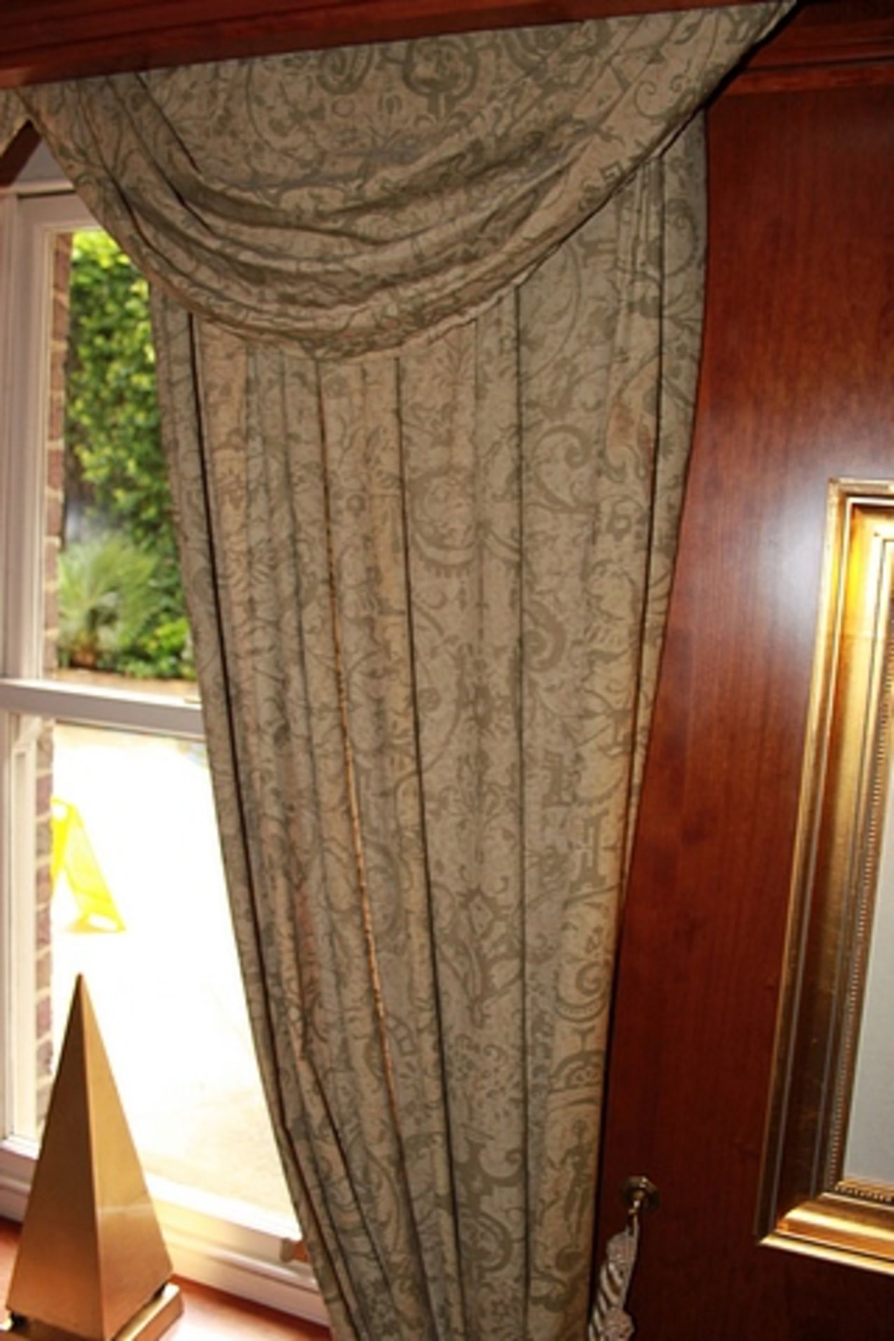 A set of window drapes / panel 2 x 1470mm x 2180mm and 2 x 900mm x 2180mm