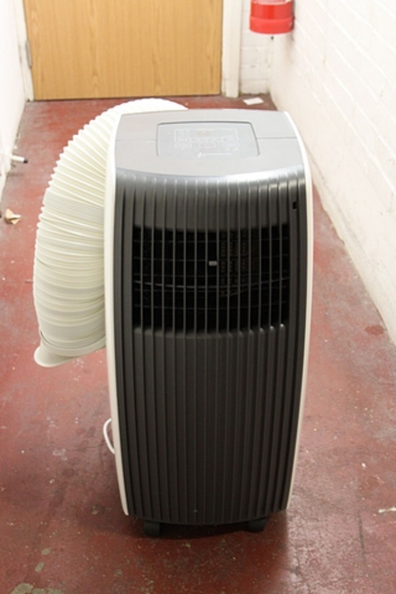 KYR-25CO/X1c portable air conditioning unit cooling capacity 9000 (2.5kW) 350mm x 300mm x 760mm (x2)