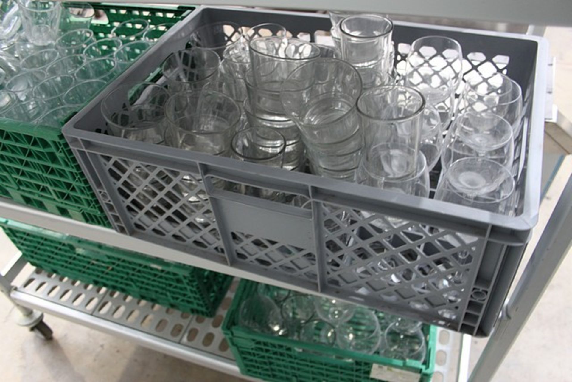 a large quantity of various glassware - Image 2 of 5