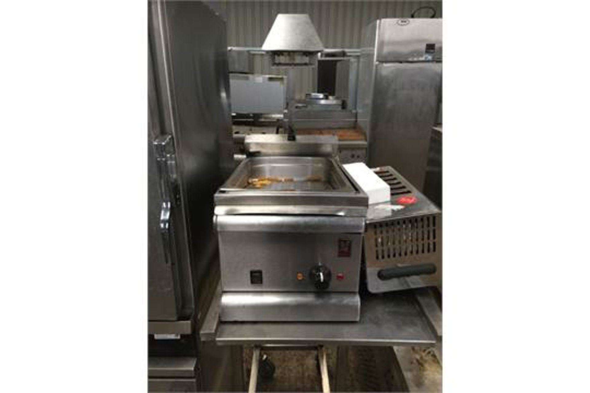 Falcon 350 Series Chip Scuttle E350/48 An angled draining plate makes it easier to scoop chips