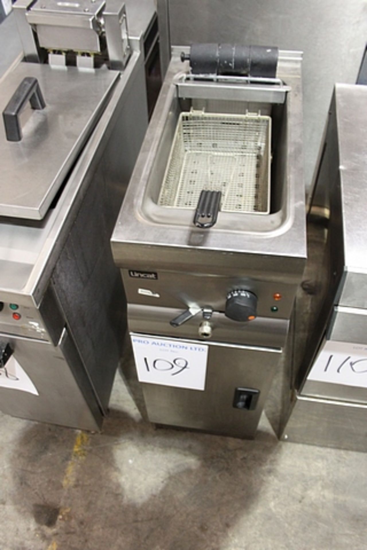 Lincat J6FL 9 Ltr Single Tank Fryer With 1 Basket free standing electric fryer which can cook 18